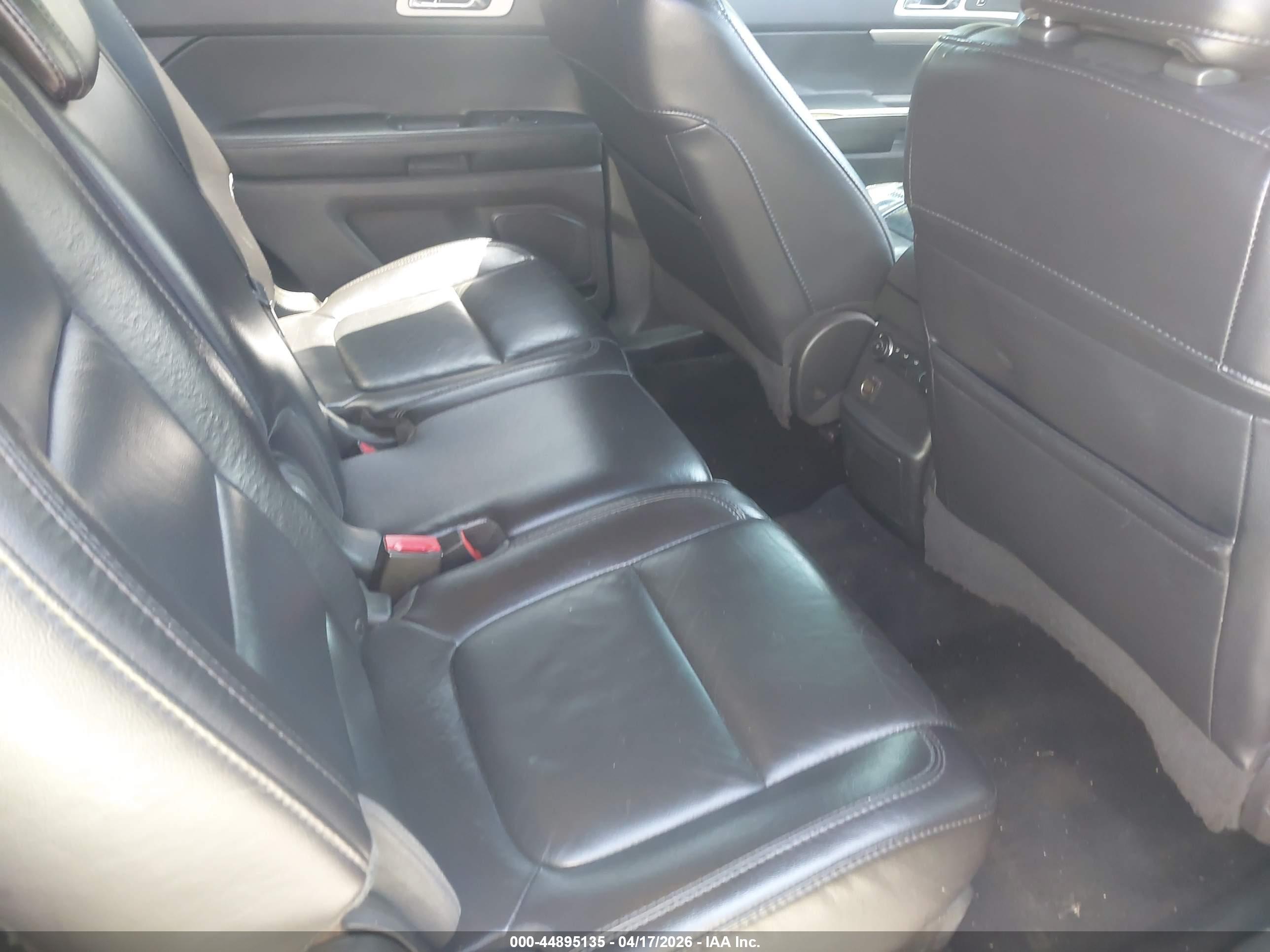 FORD EXPLORER image 8