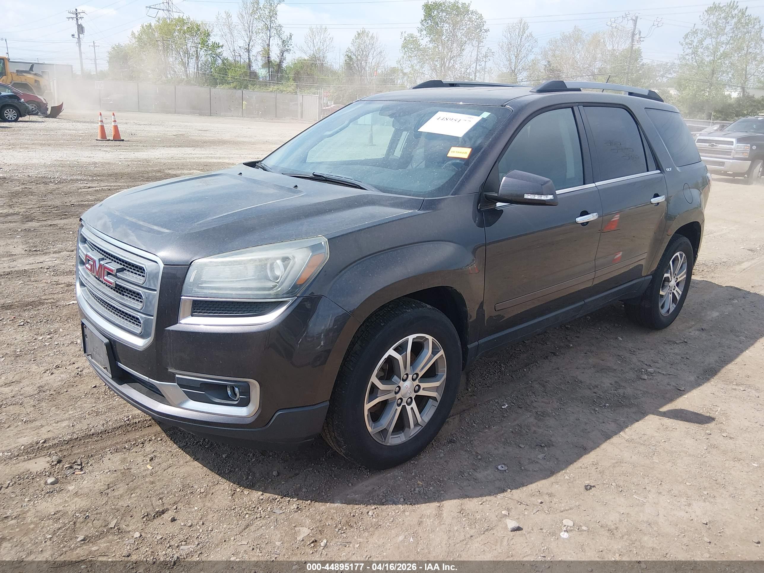 GMC ACADIA image 2