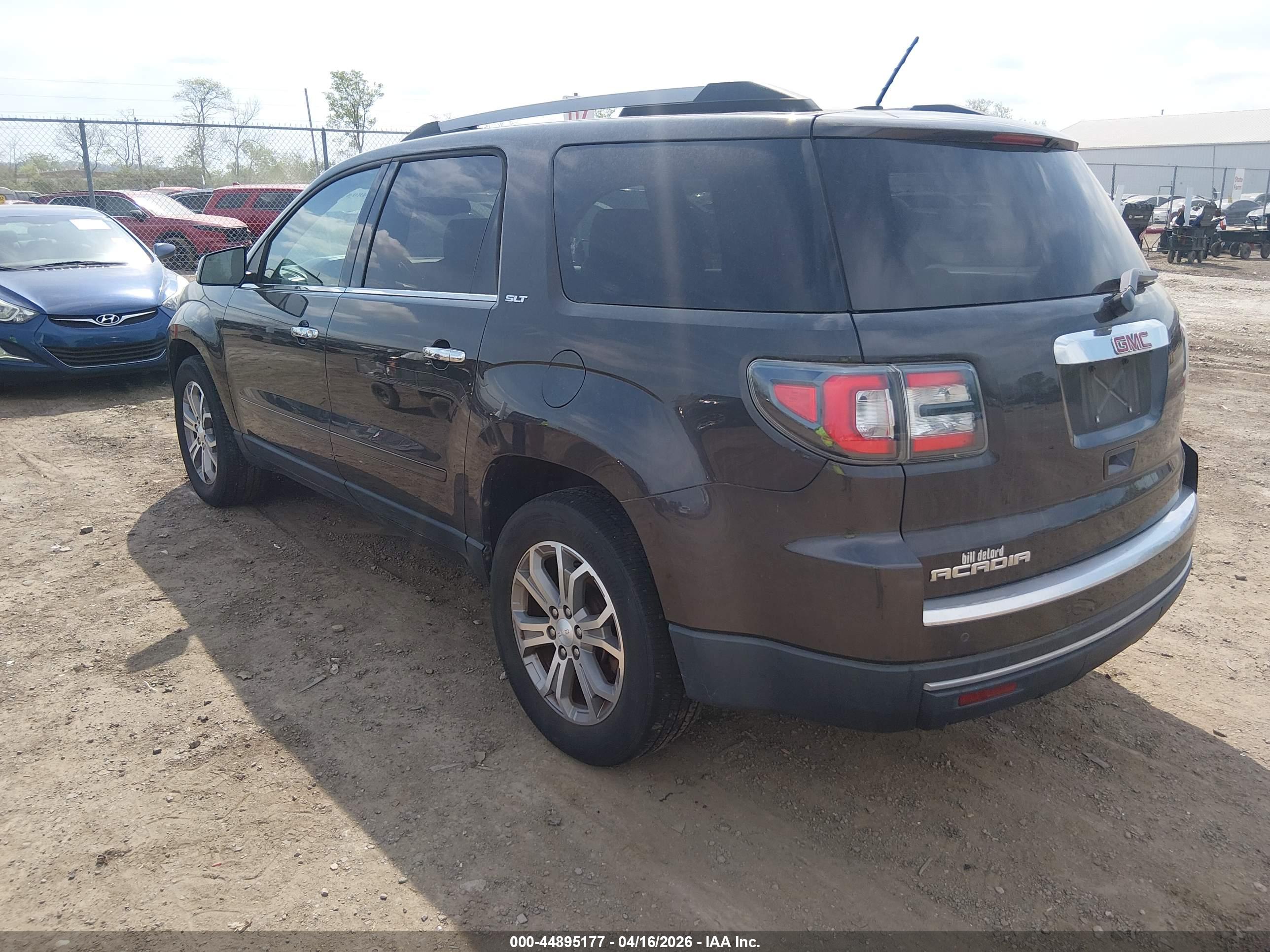 GMC ACADIA image 3