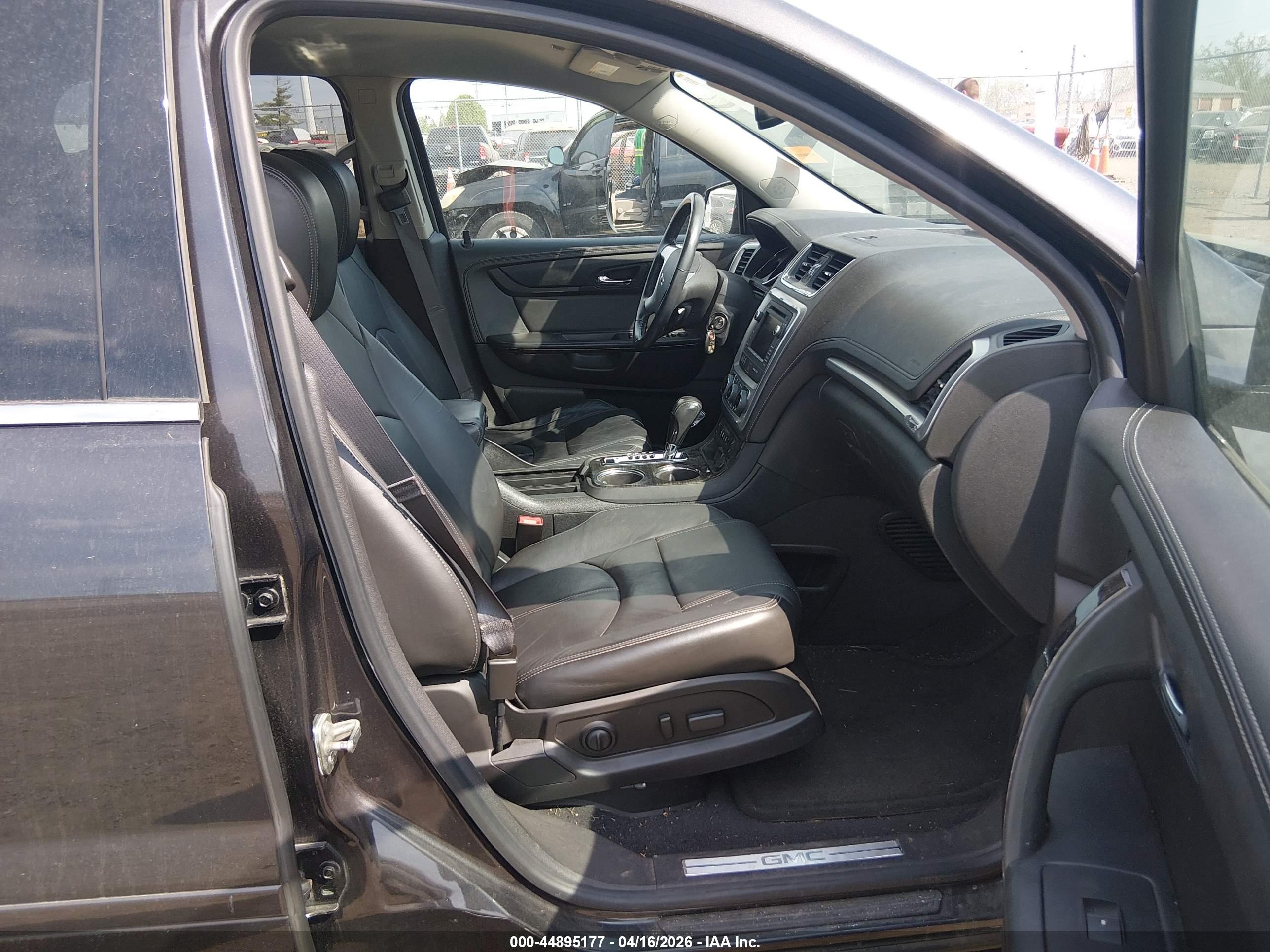 GMC ACADIA image 5