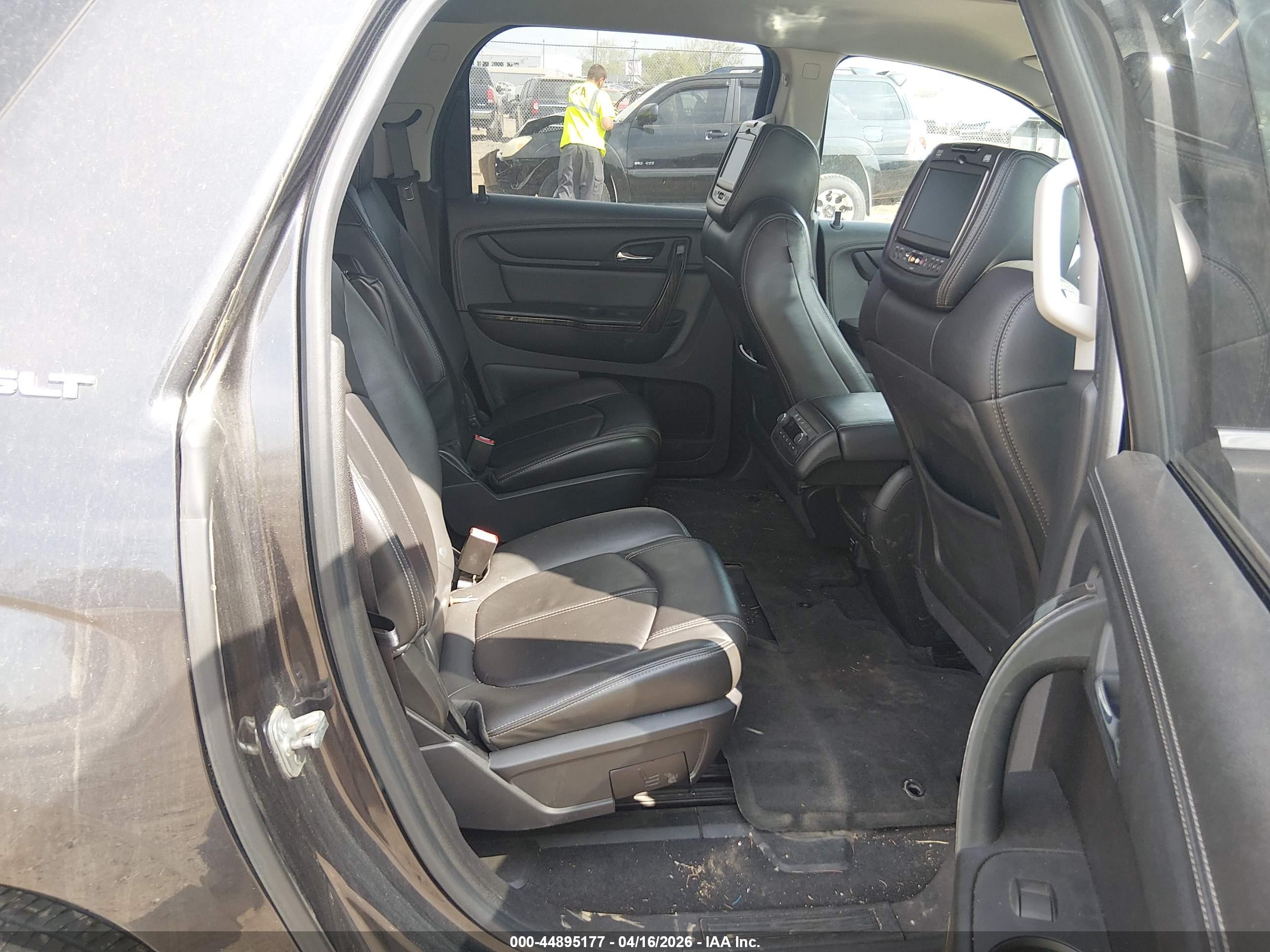 GMC ACADIA image 8