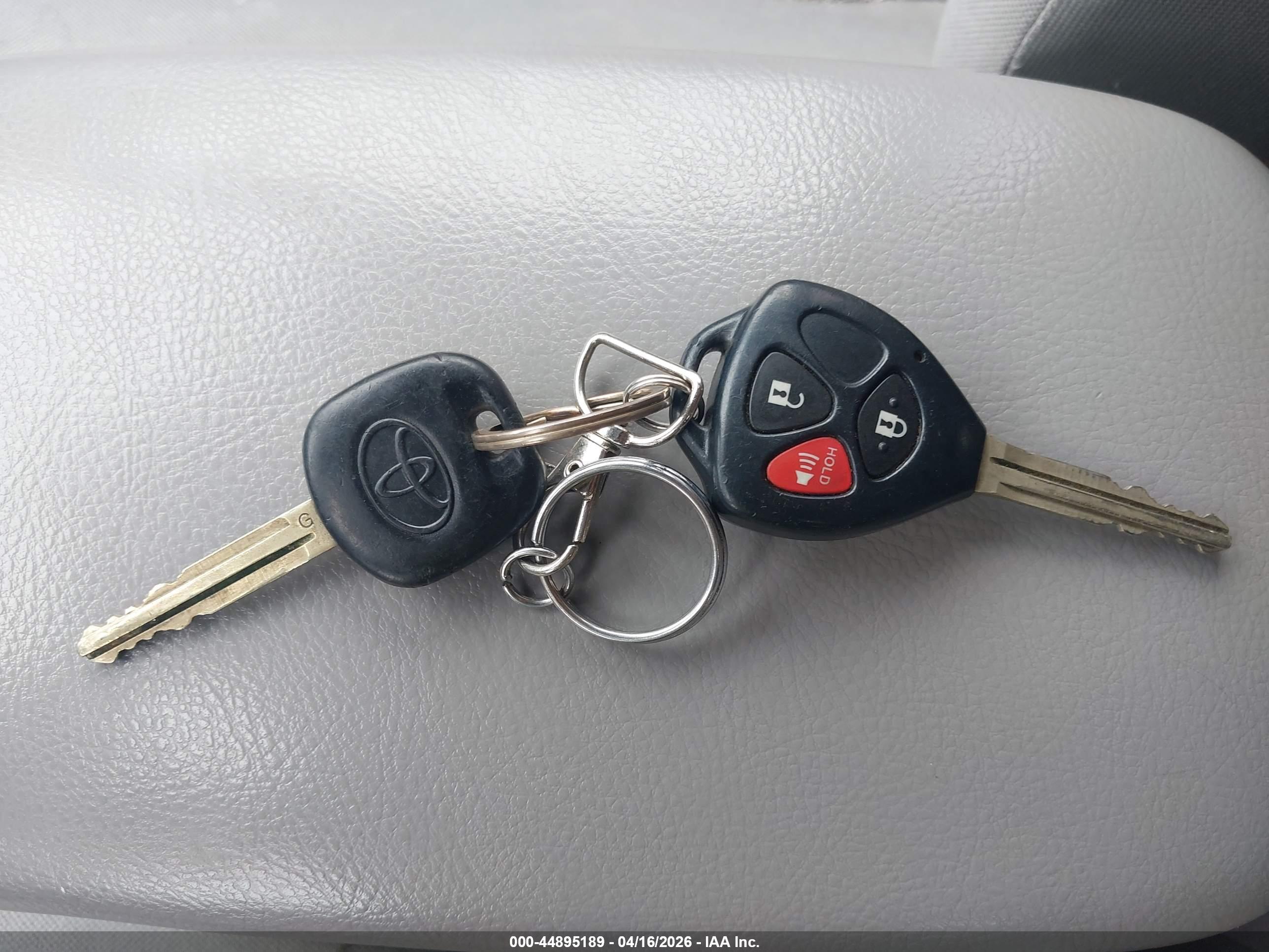 TOYOTA RAV4 image 11