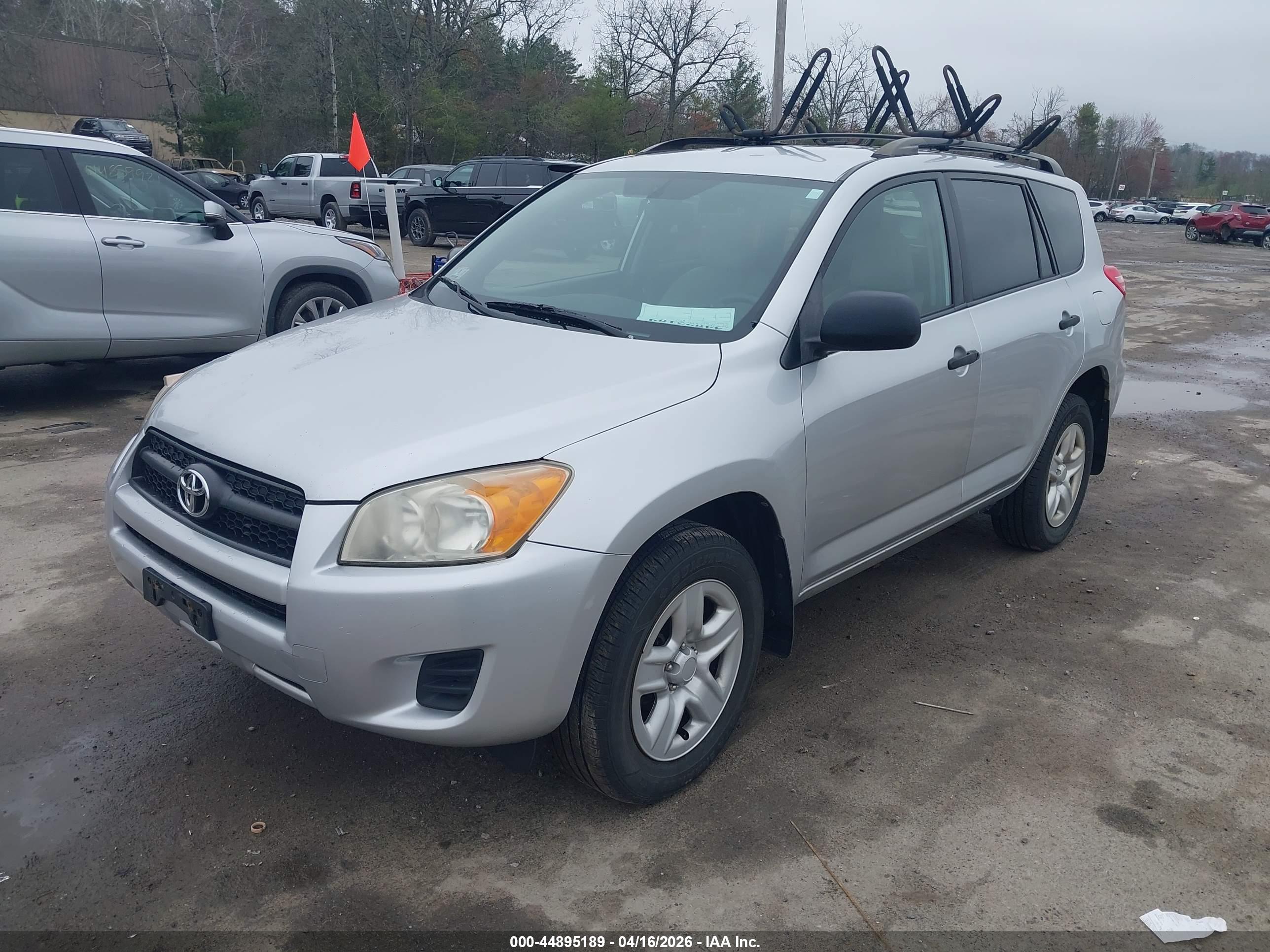 TOYOTA RAV4 image 2