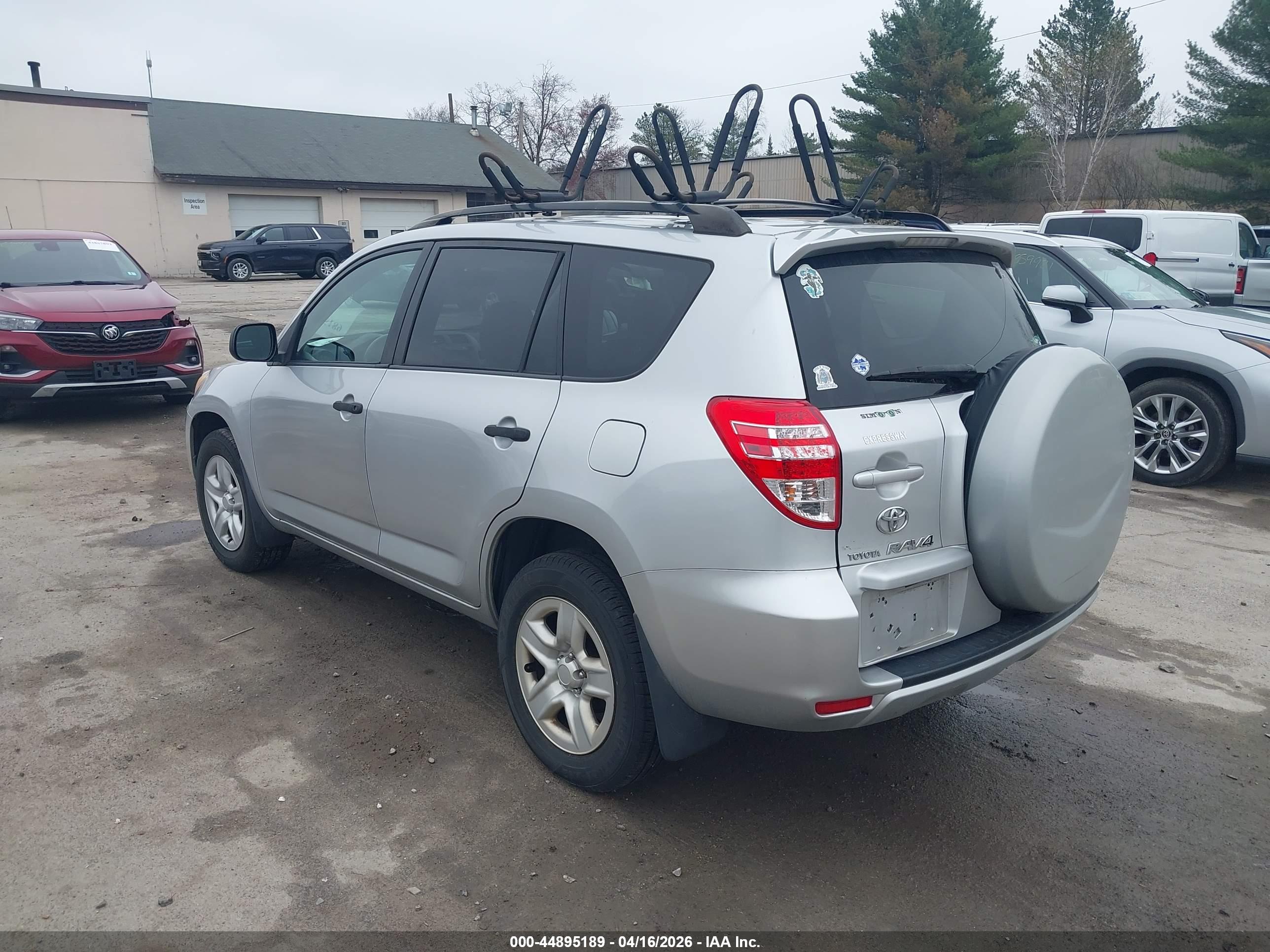 TOYOTA RAV4 image 3