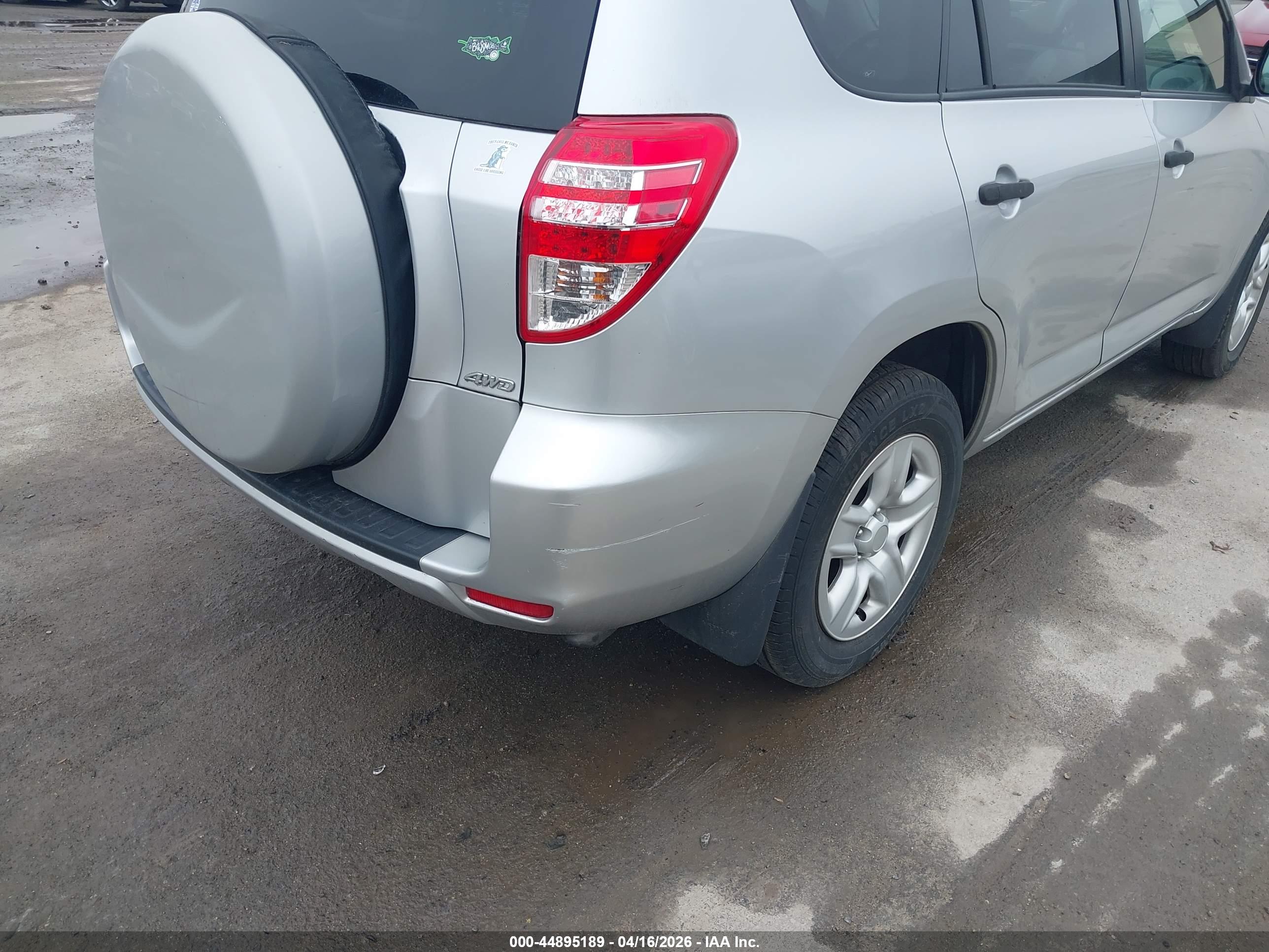TOYOTA RAV4 image 6