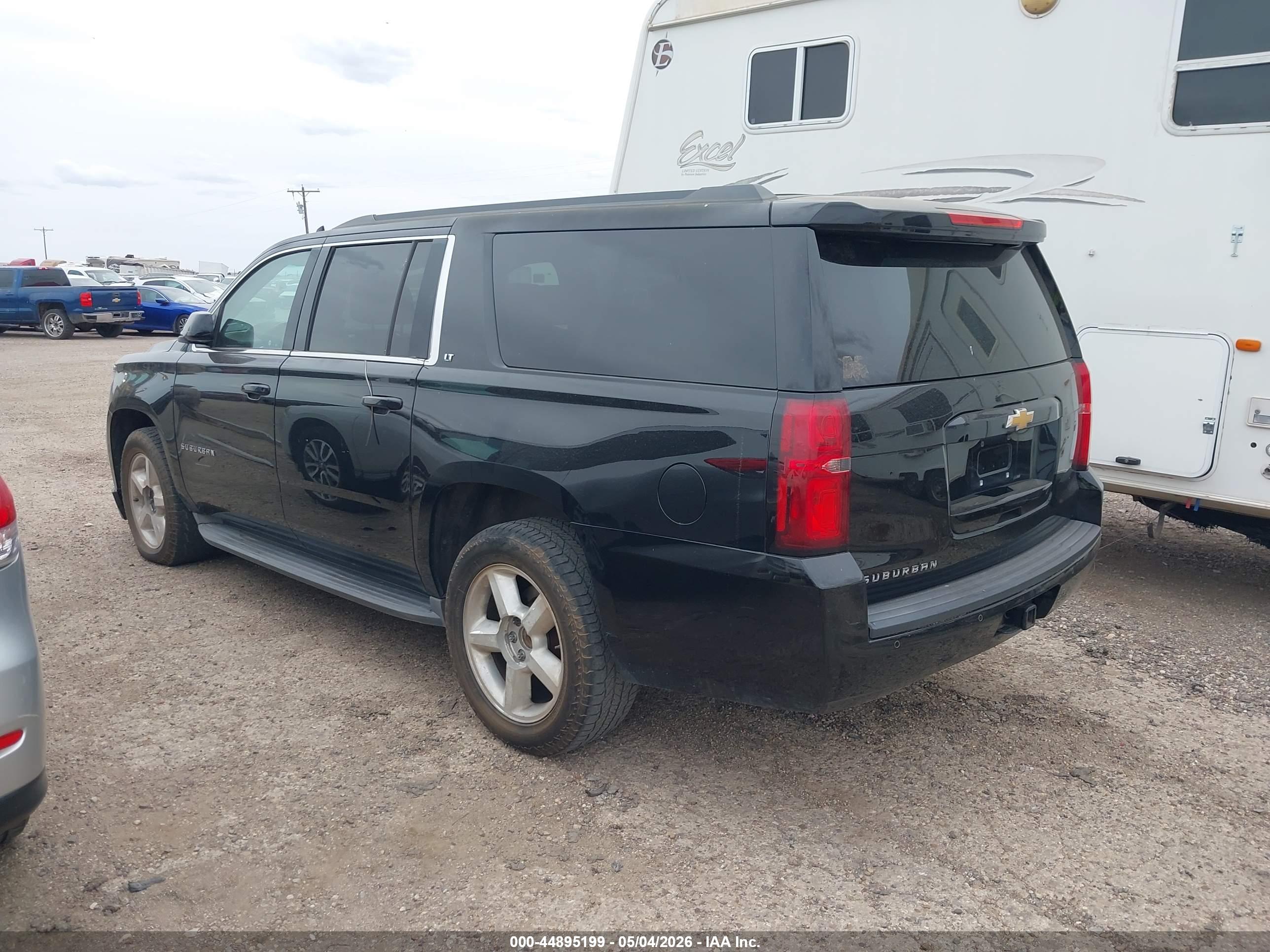 CHEVROLET SUBURBAN image 3