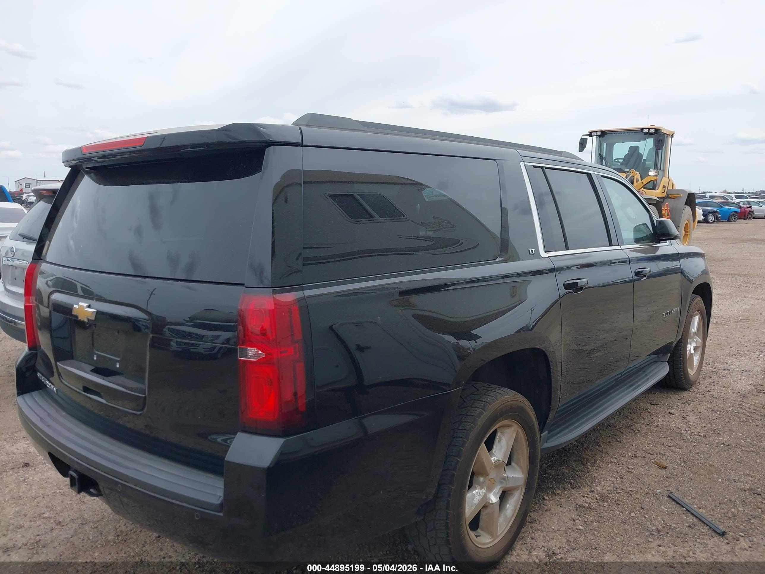 CHEVROLET SUBURBAN image 4