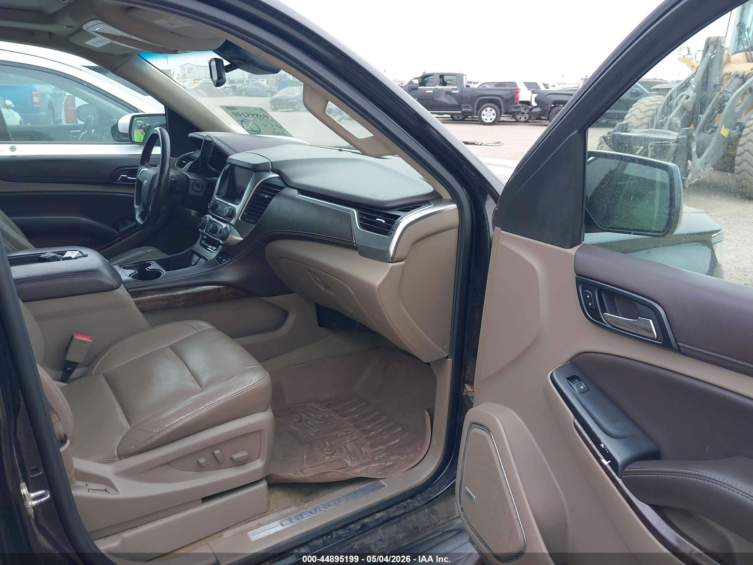 CHEVROLET SUBURBAN image 5