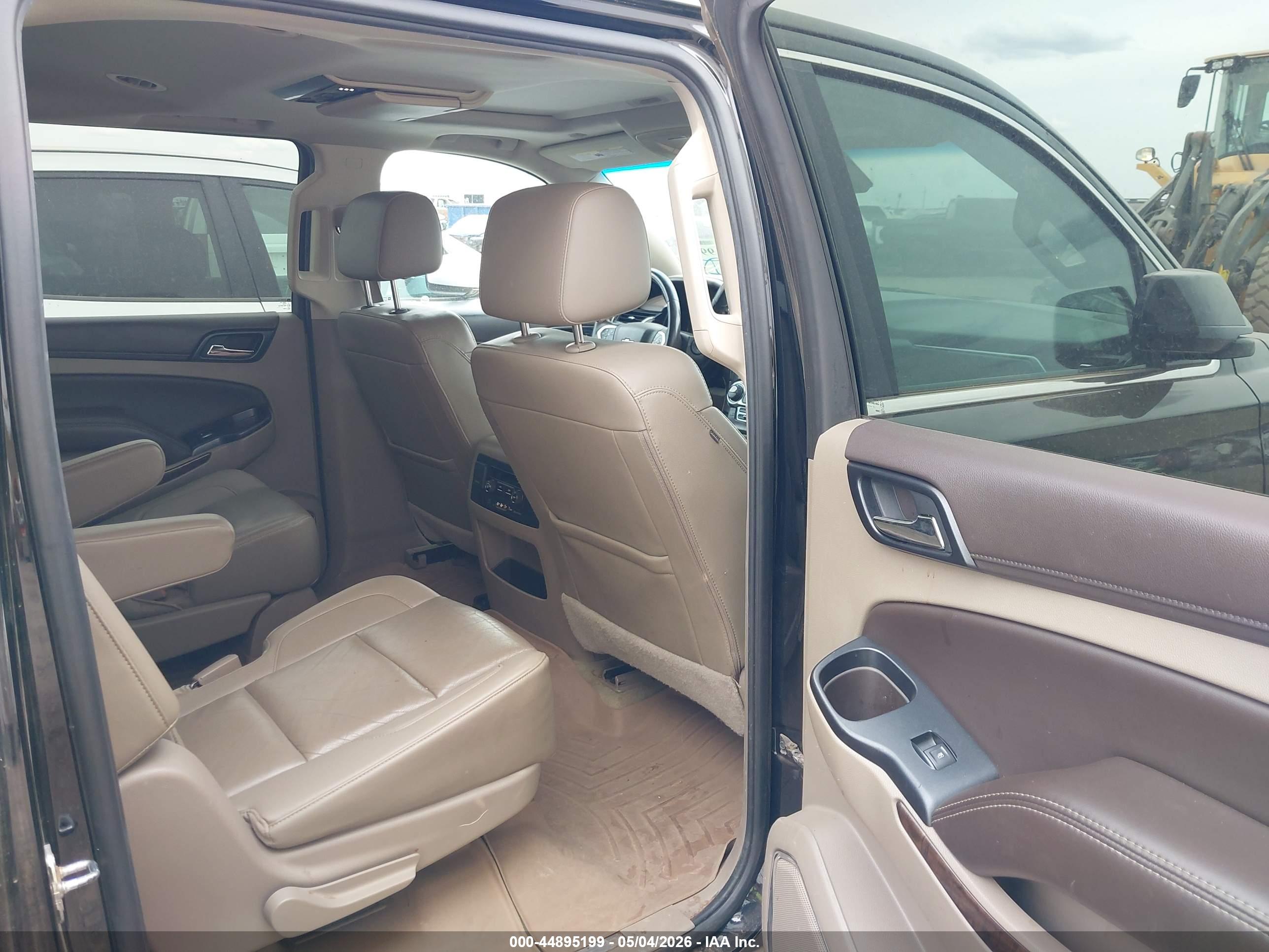 CHEVROLET SUBURBAN image 8