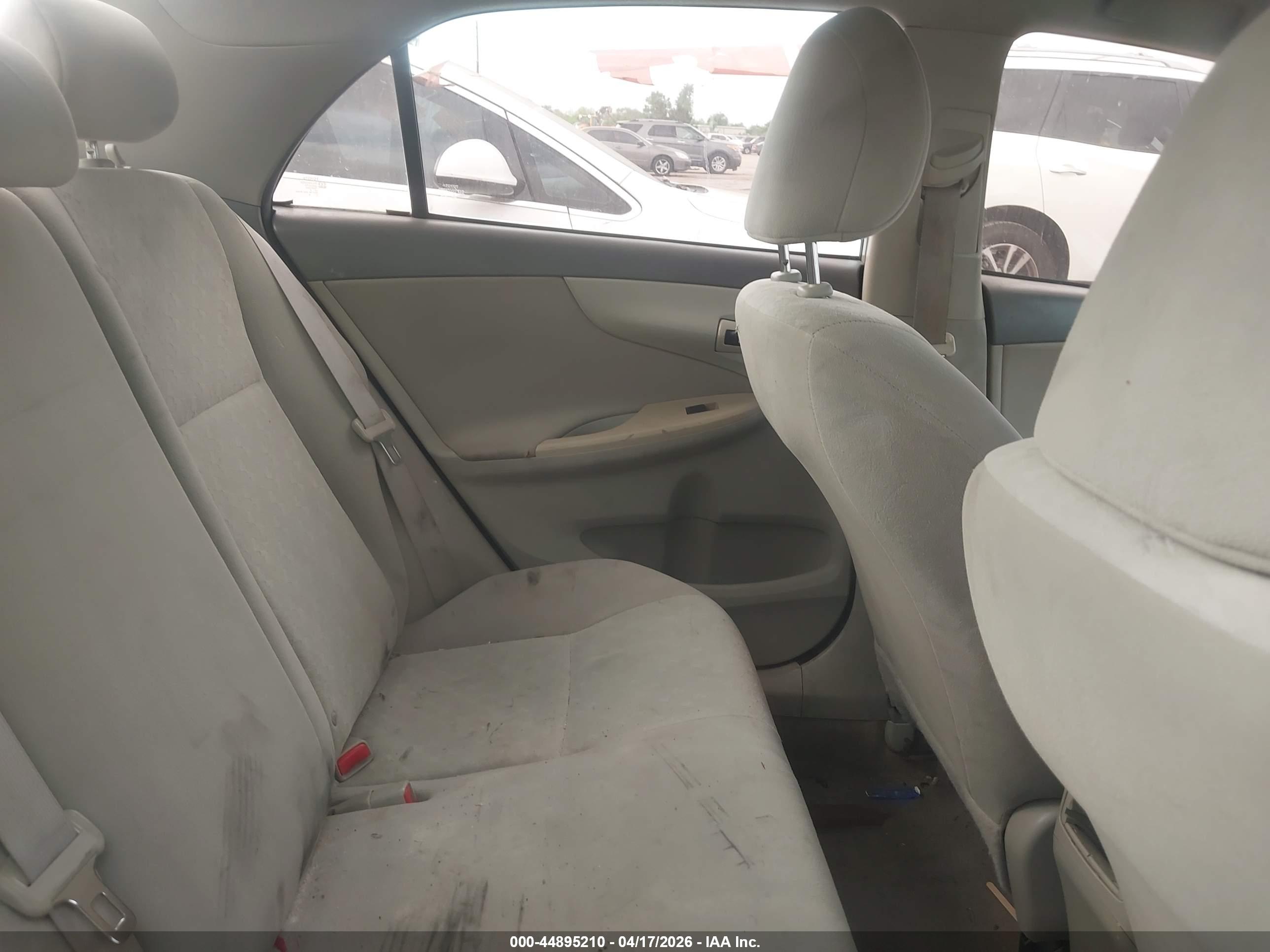 TOYOTA COROLLA image 8