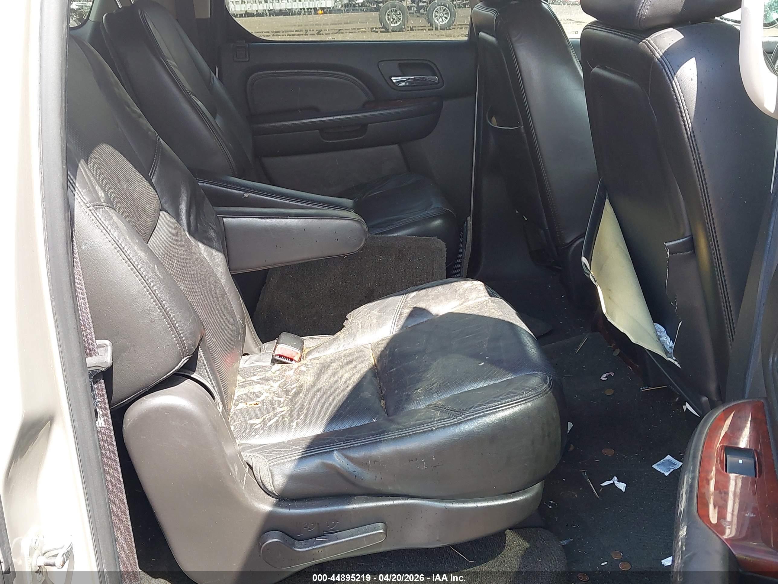 CADILLAC ESCALADE image 8