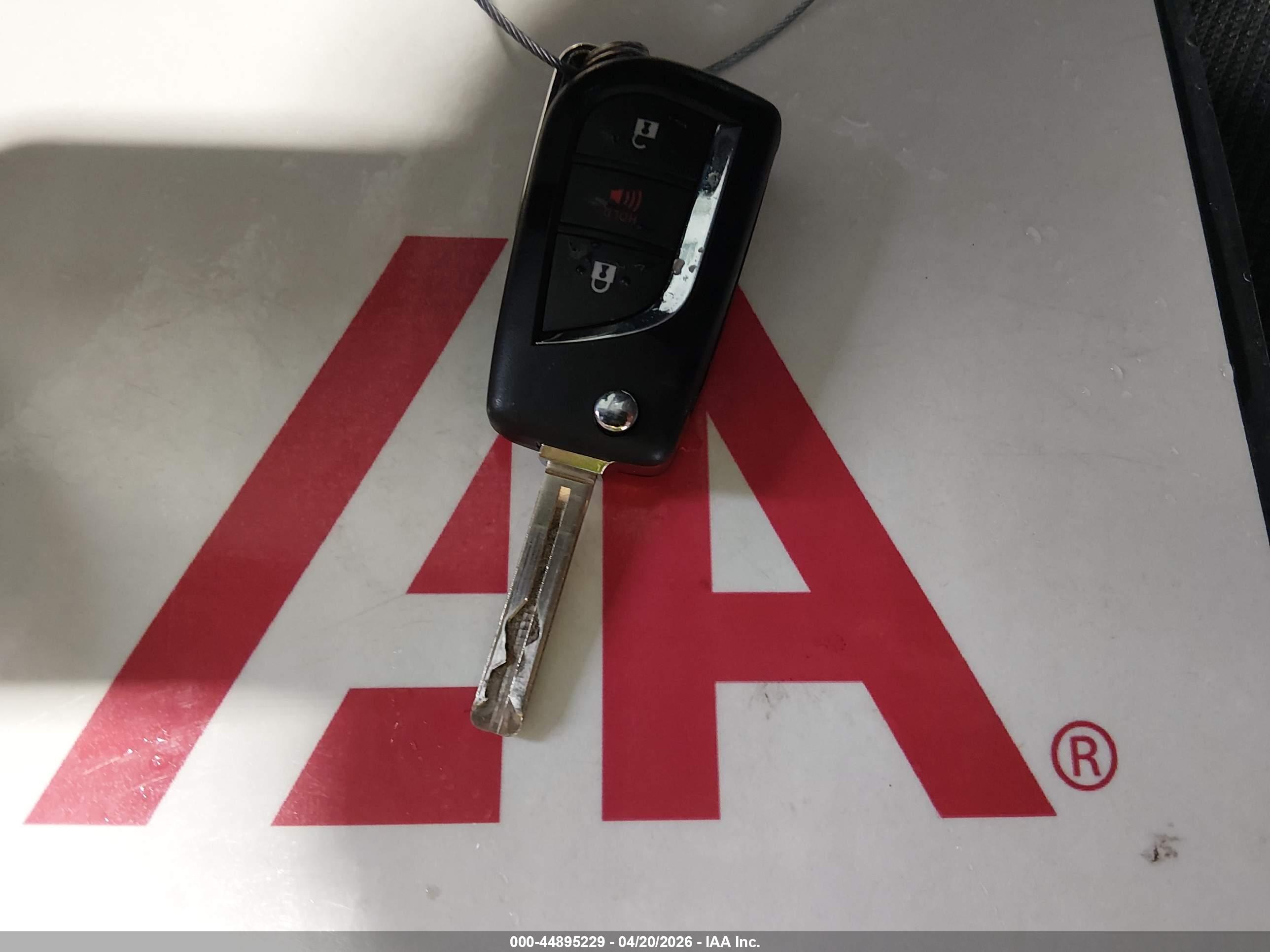 TOYOTA RAV4 image 11