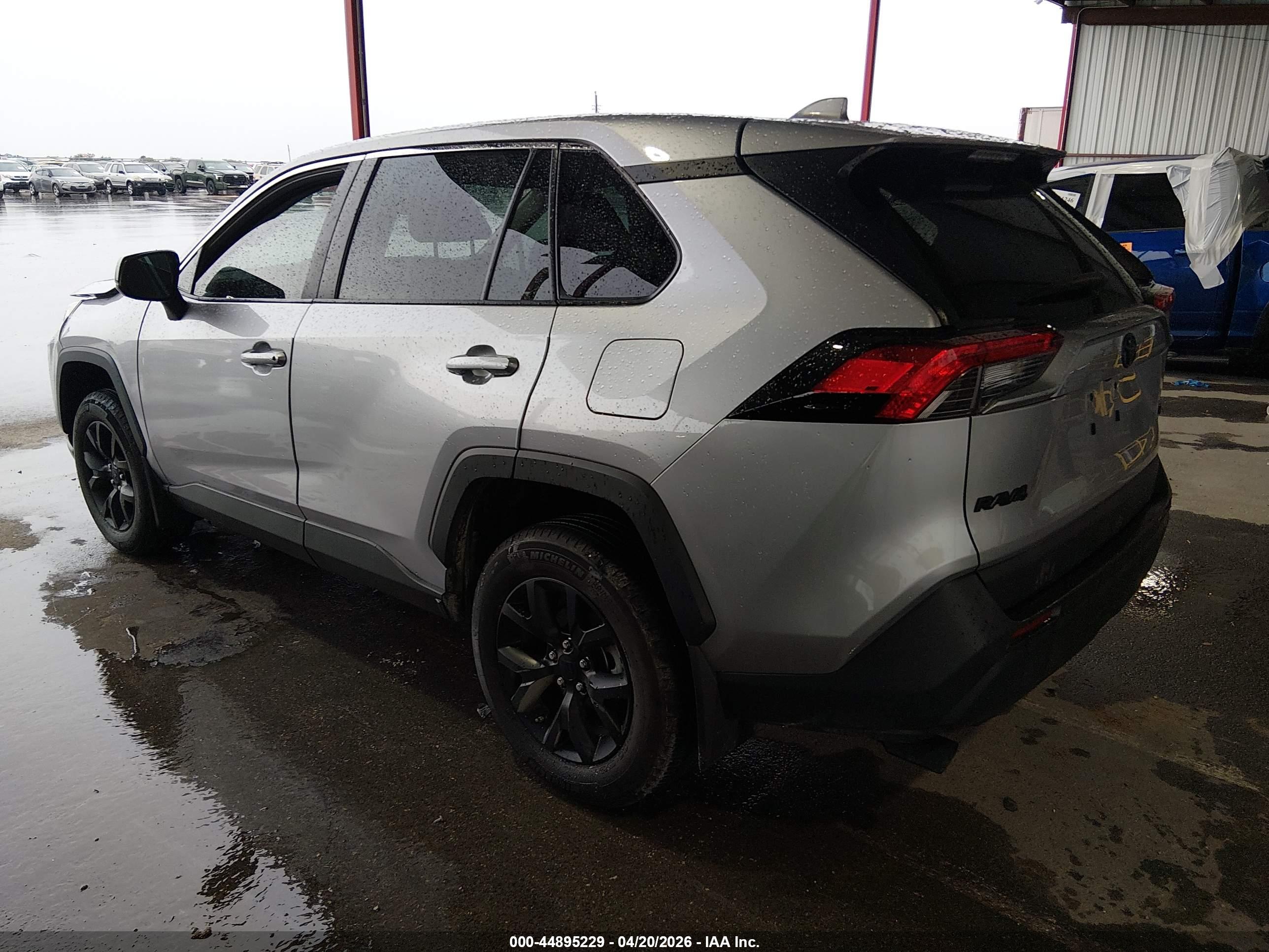 TOYOTA RAV4 image 3
