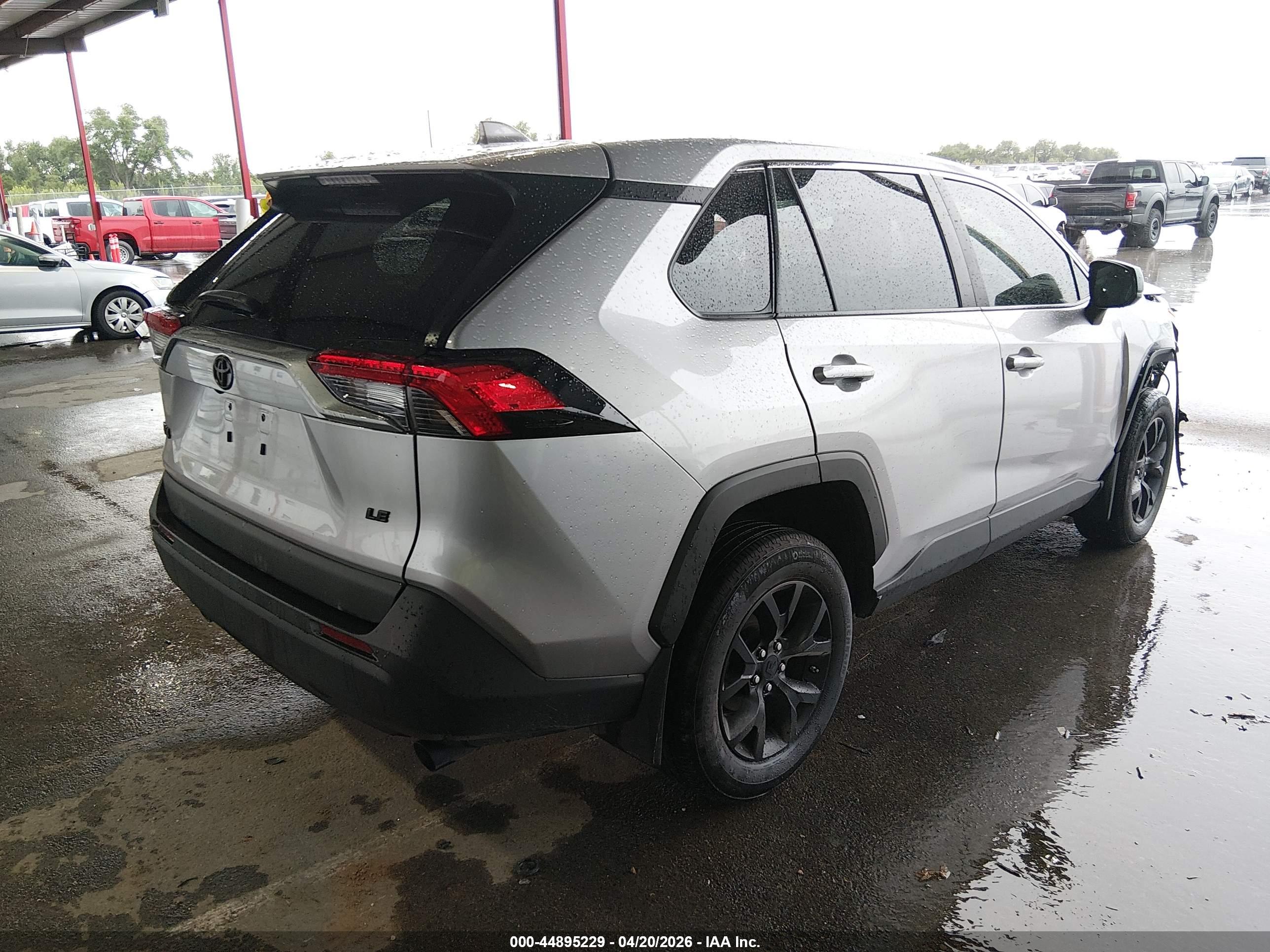 TOYOTA RAV4 image 4