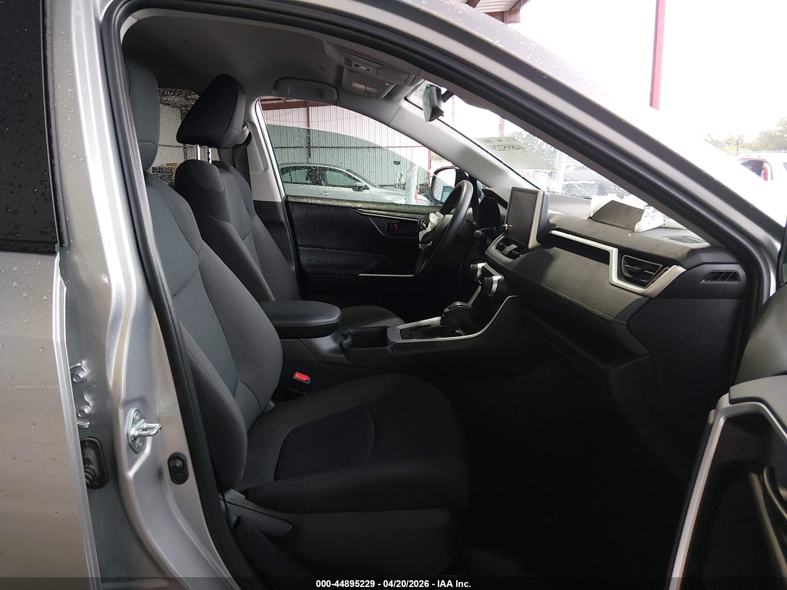 TOYOTA RAV4 image 5