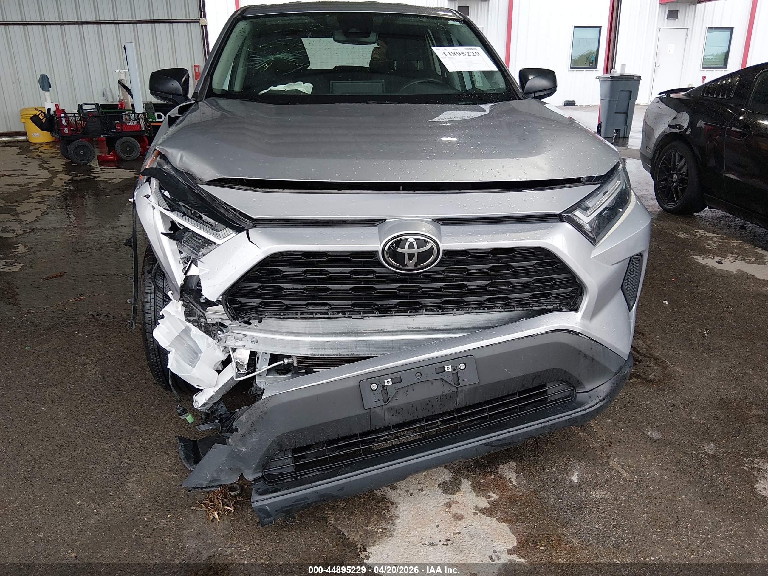 TOYOTA RAV4 image 6