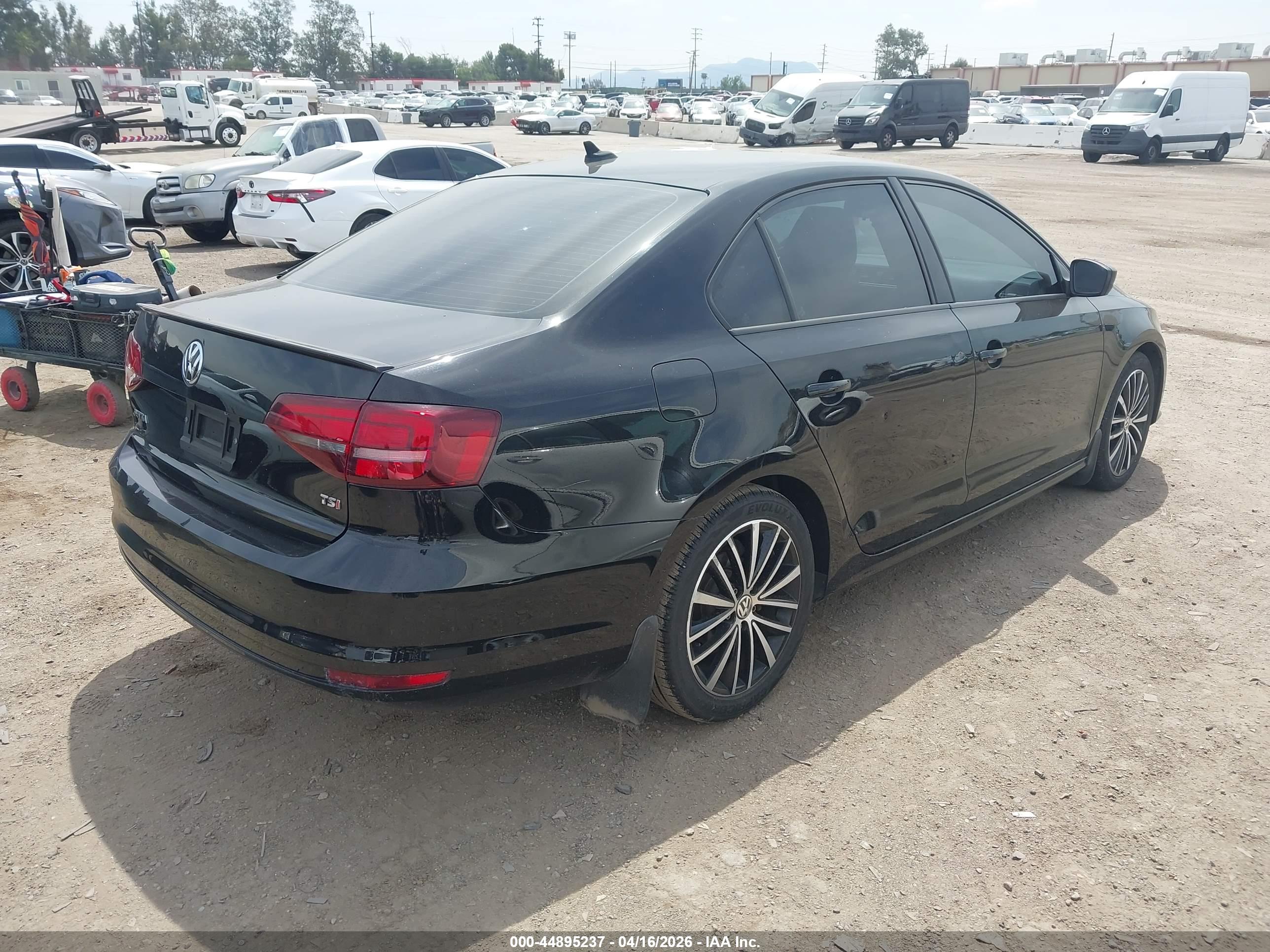 VOLKSWAGEN JETTA image 4