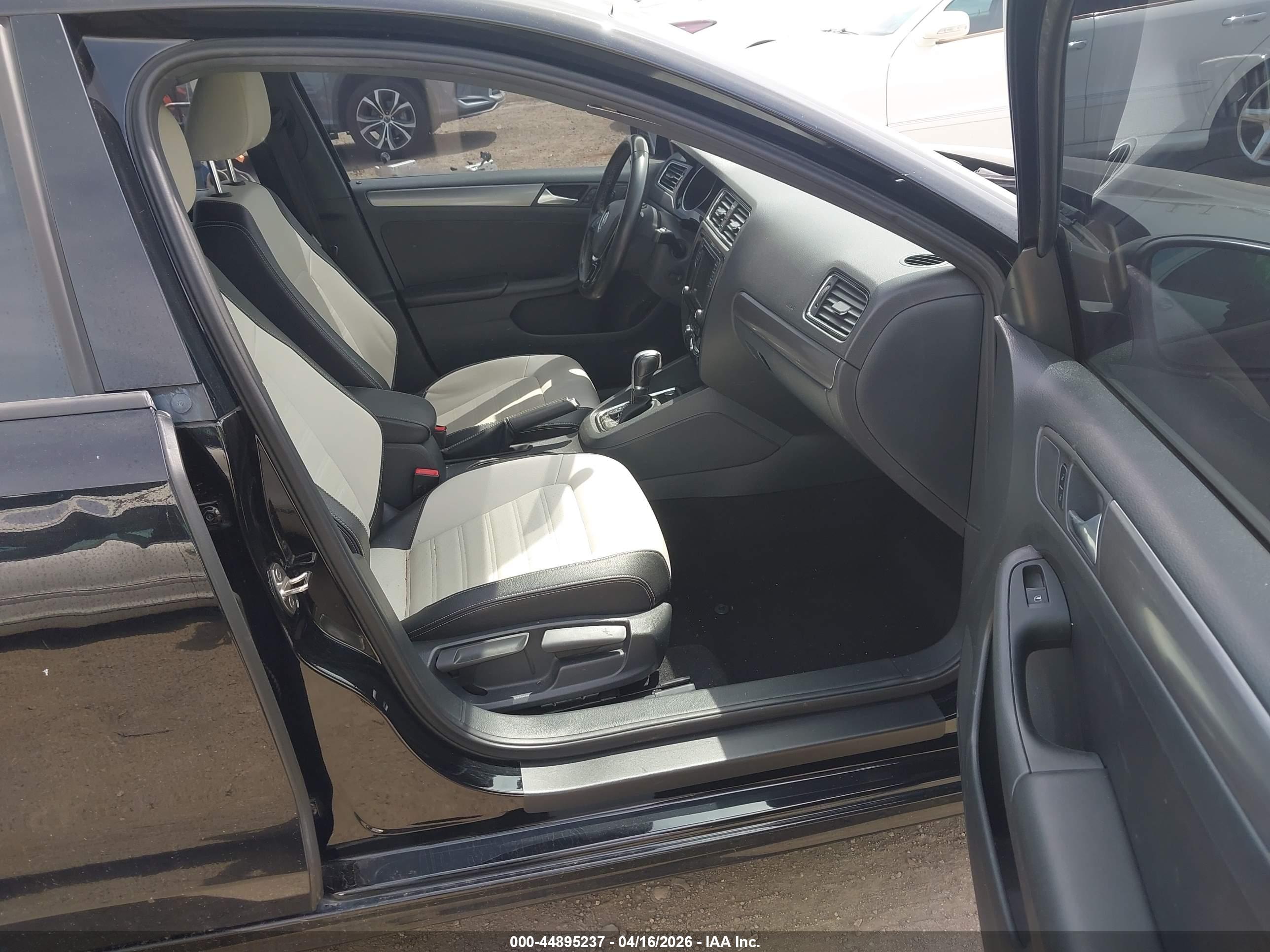 VOLKSWAGEN JETTA image 5