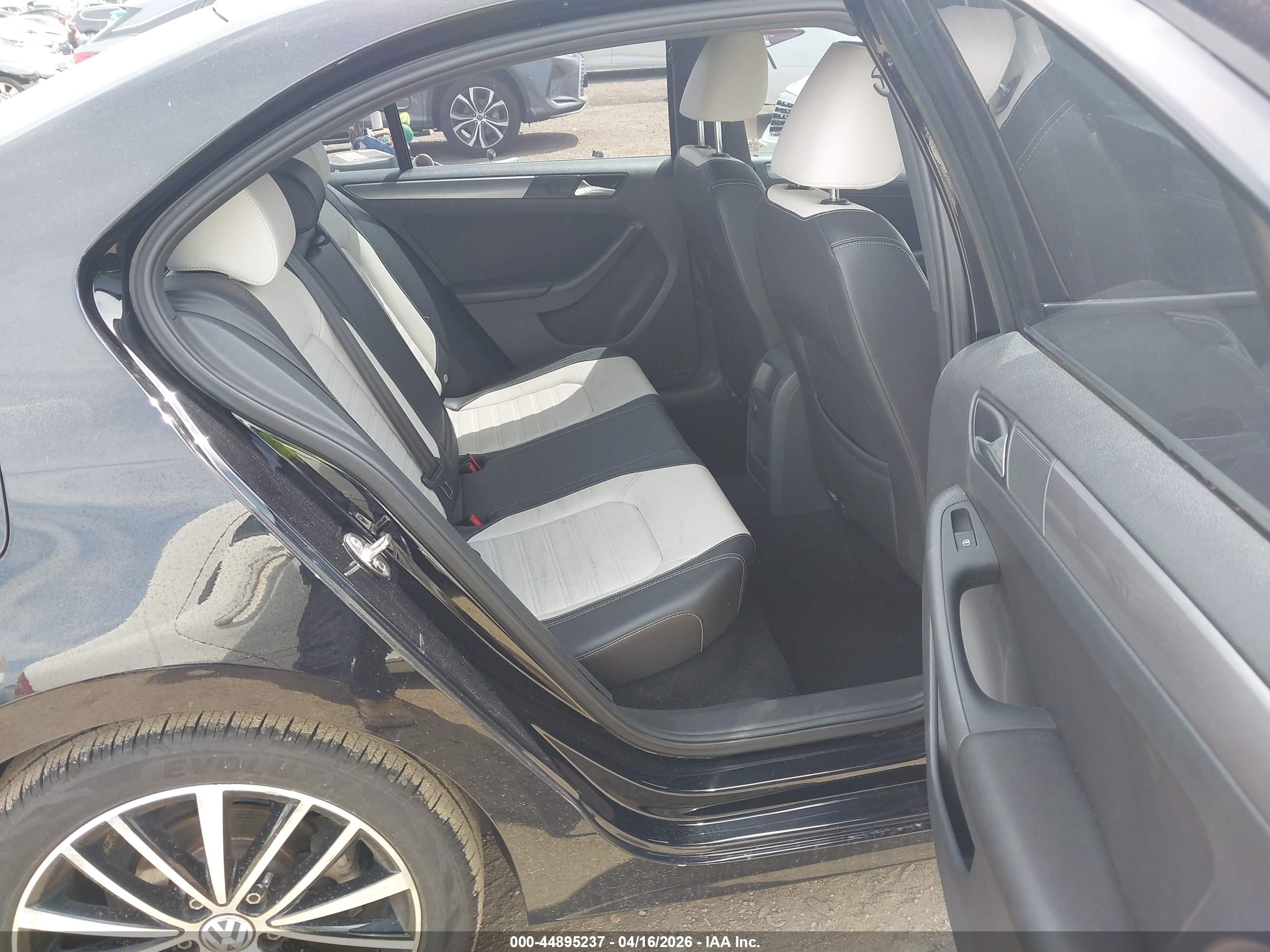VOLKSWAGEN JETTA image 8