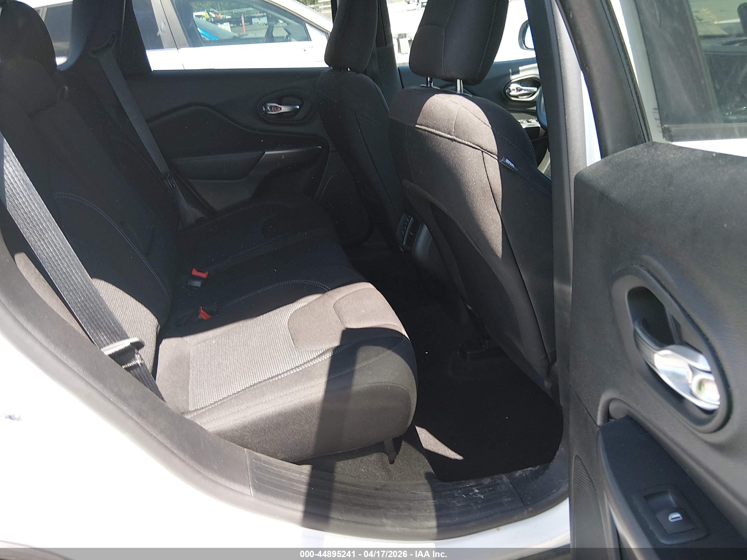 JEEP CHEROKEE image 8