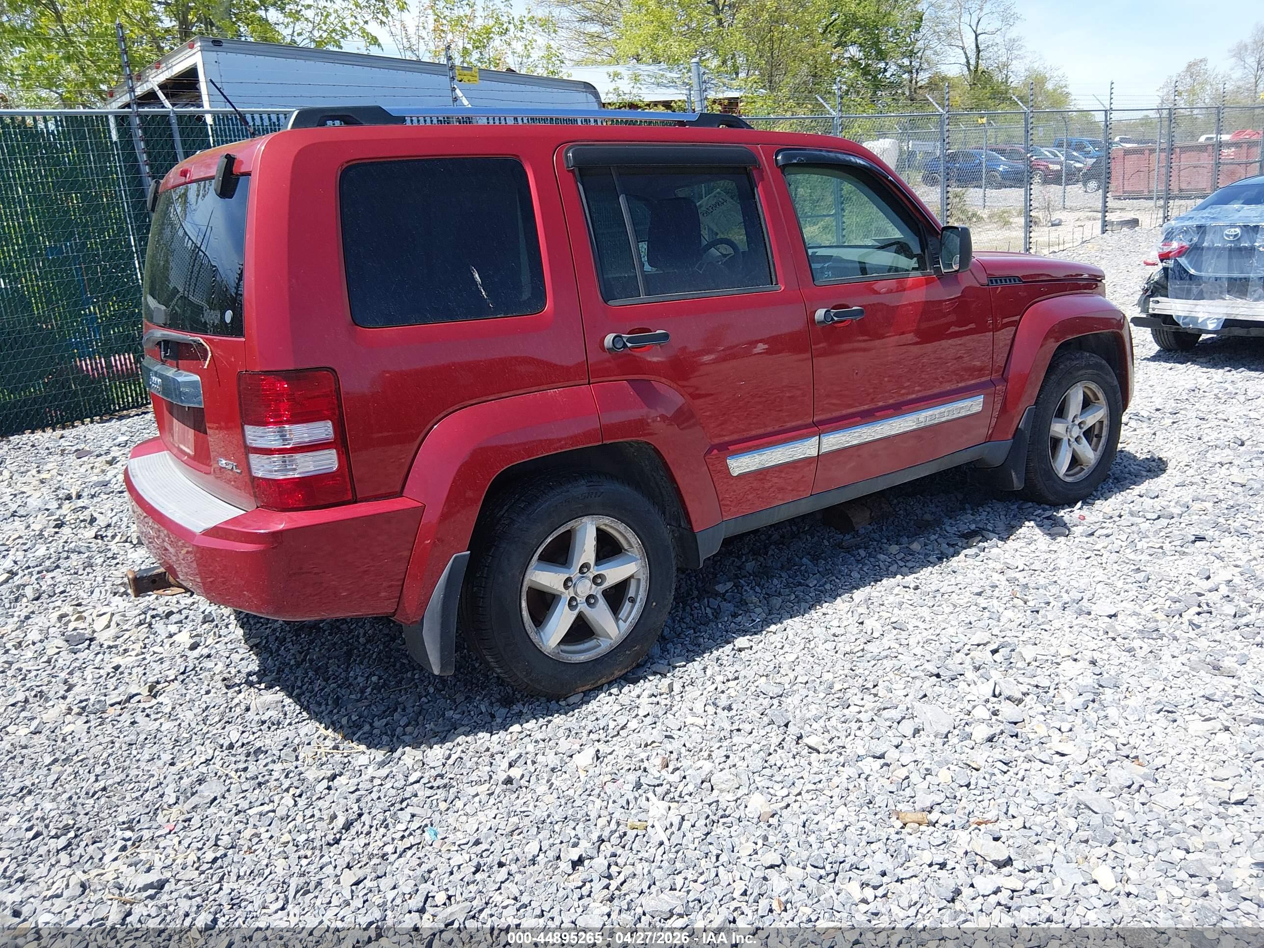 JEEP LIBERTY image 4