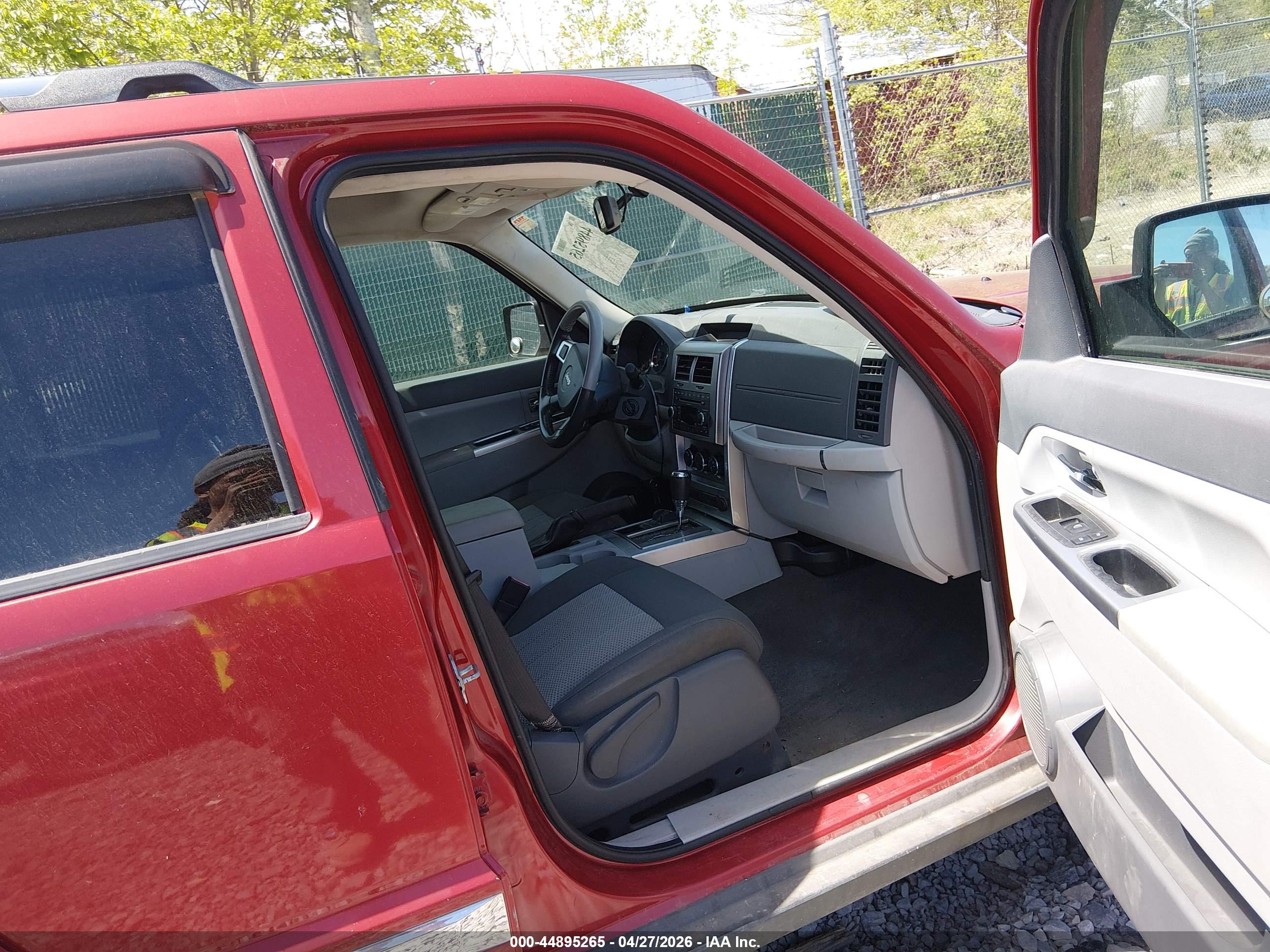 JEEP LIBERTY image 5