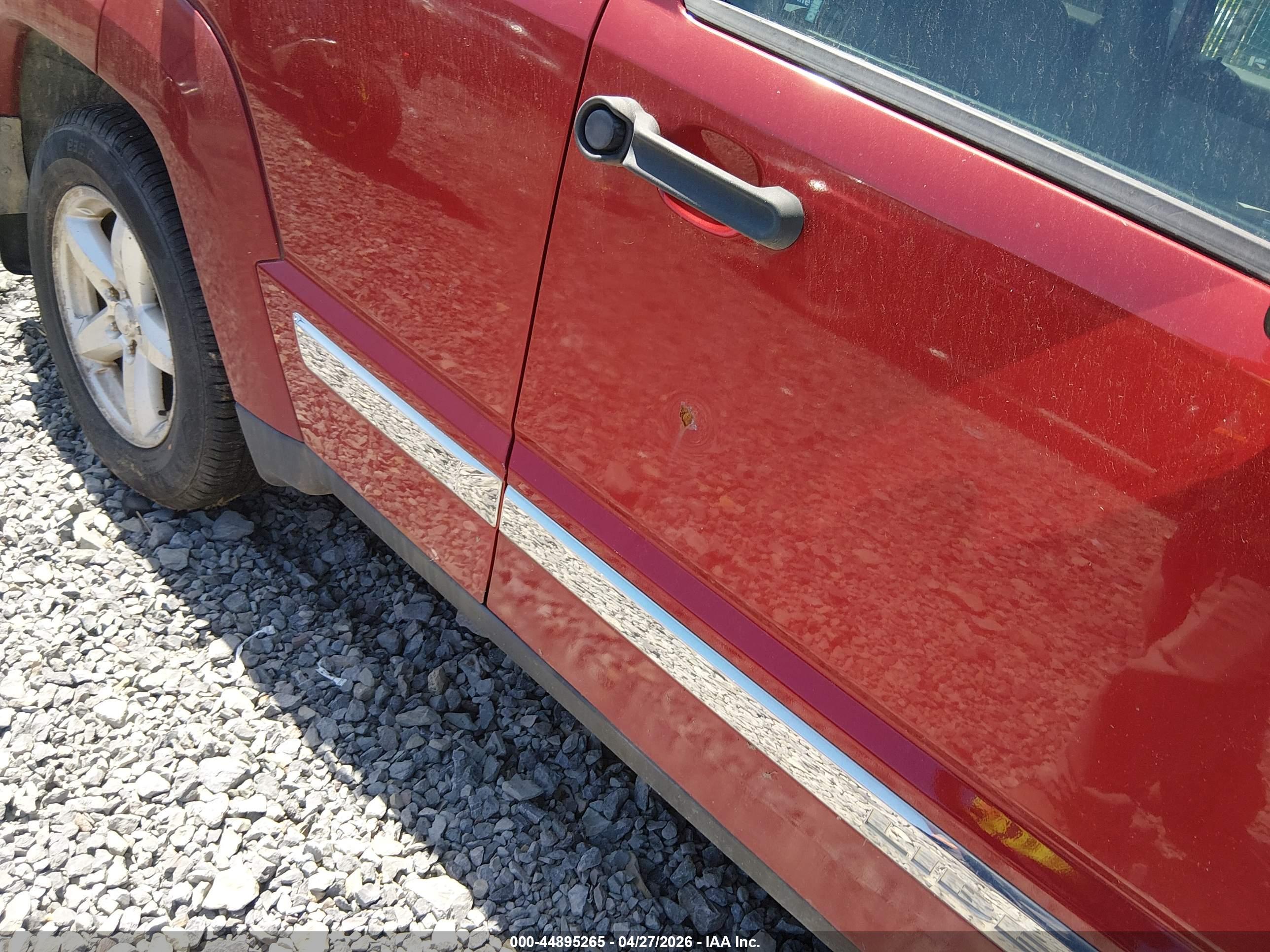 JEEP LIBERTY image 6
