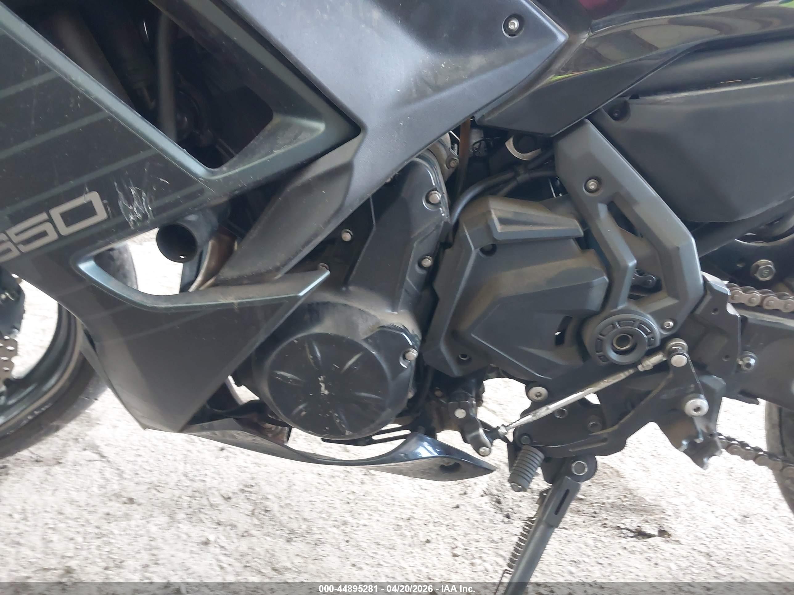 KAWASAKI EX650 image 9