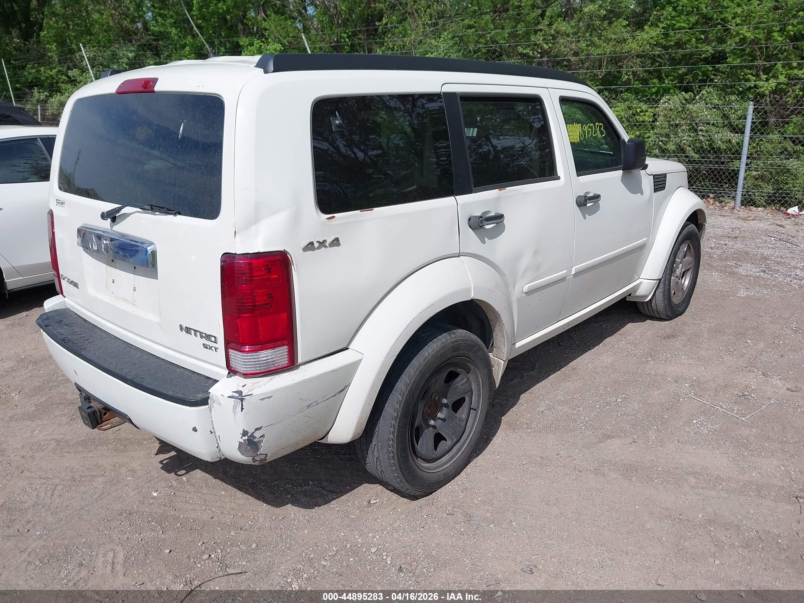 DODGE NITRO image 4