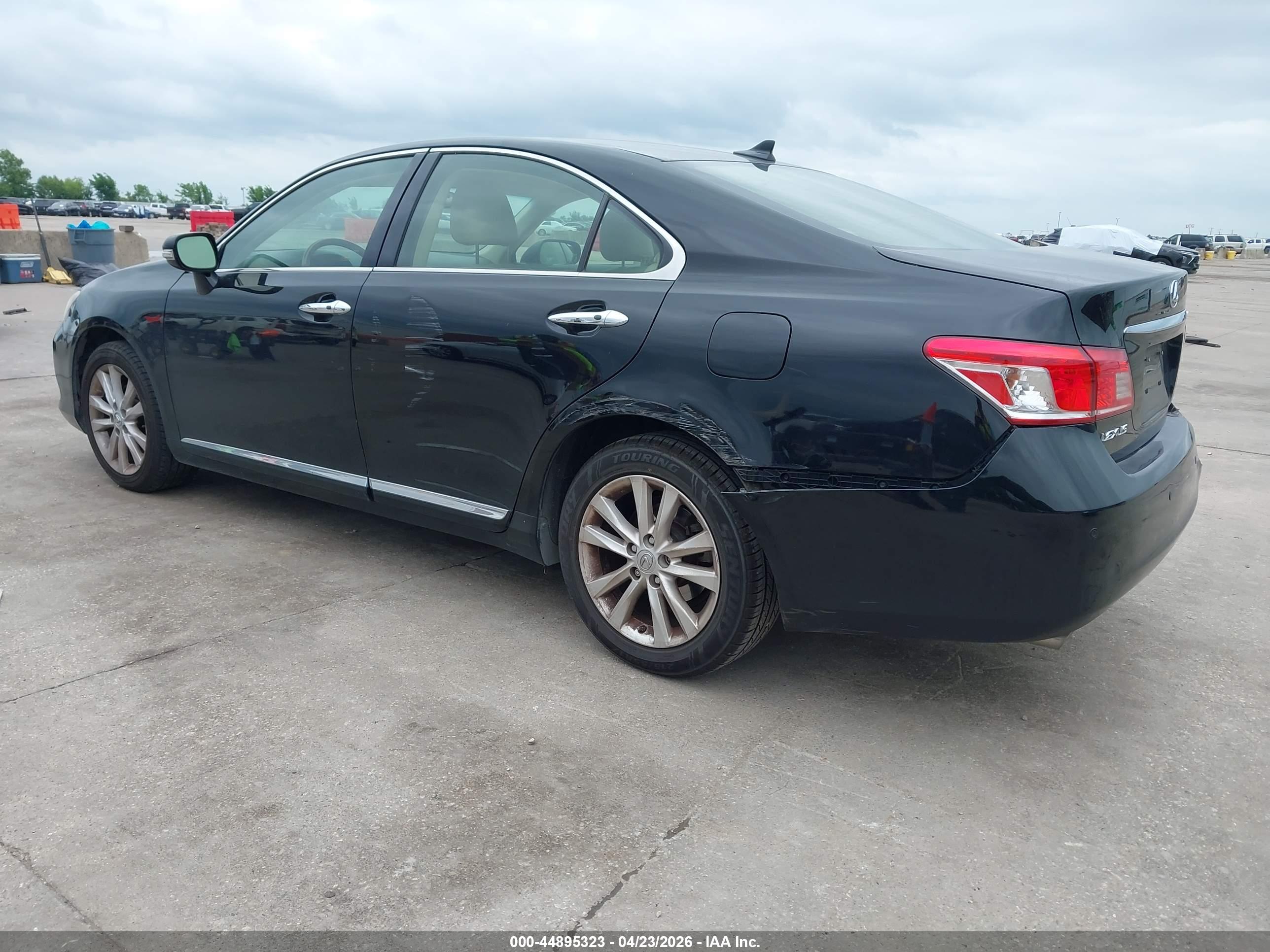 LEXUS ES image 3