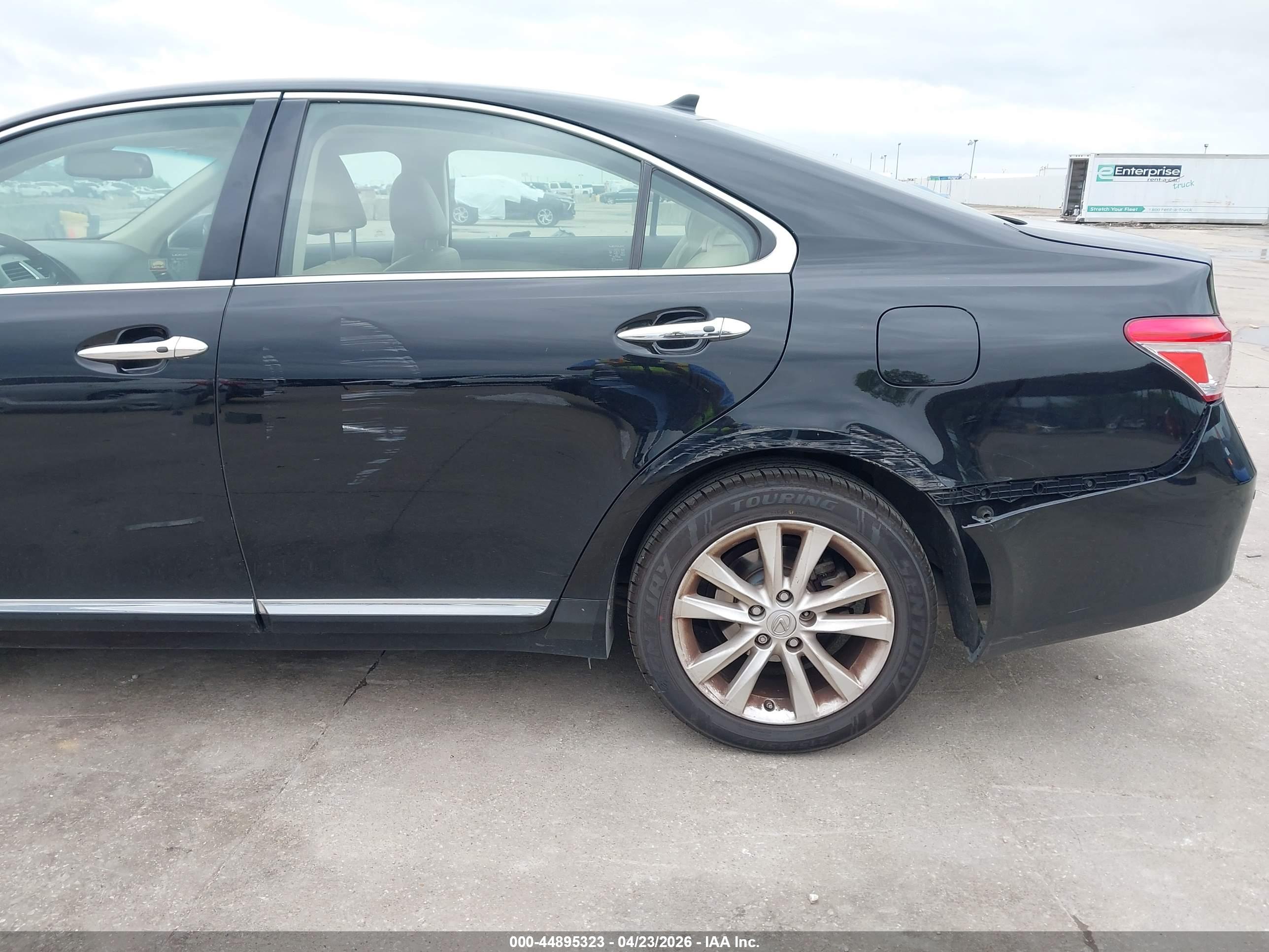 LEXUS ES image 6