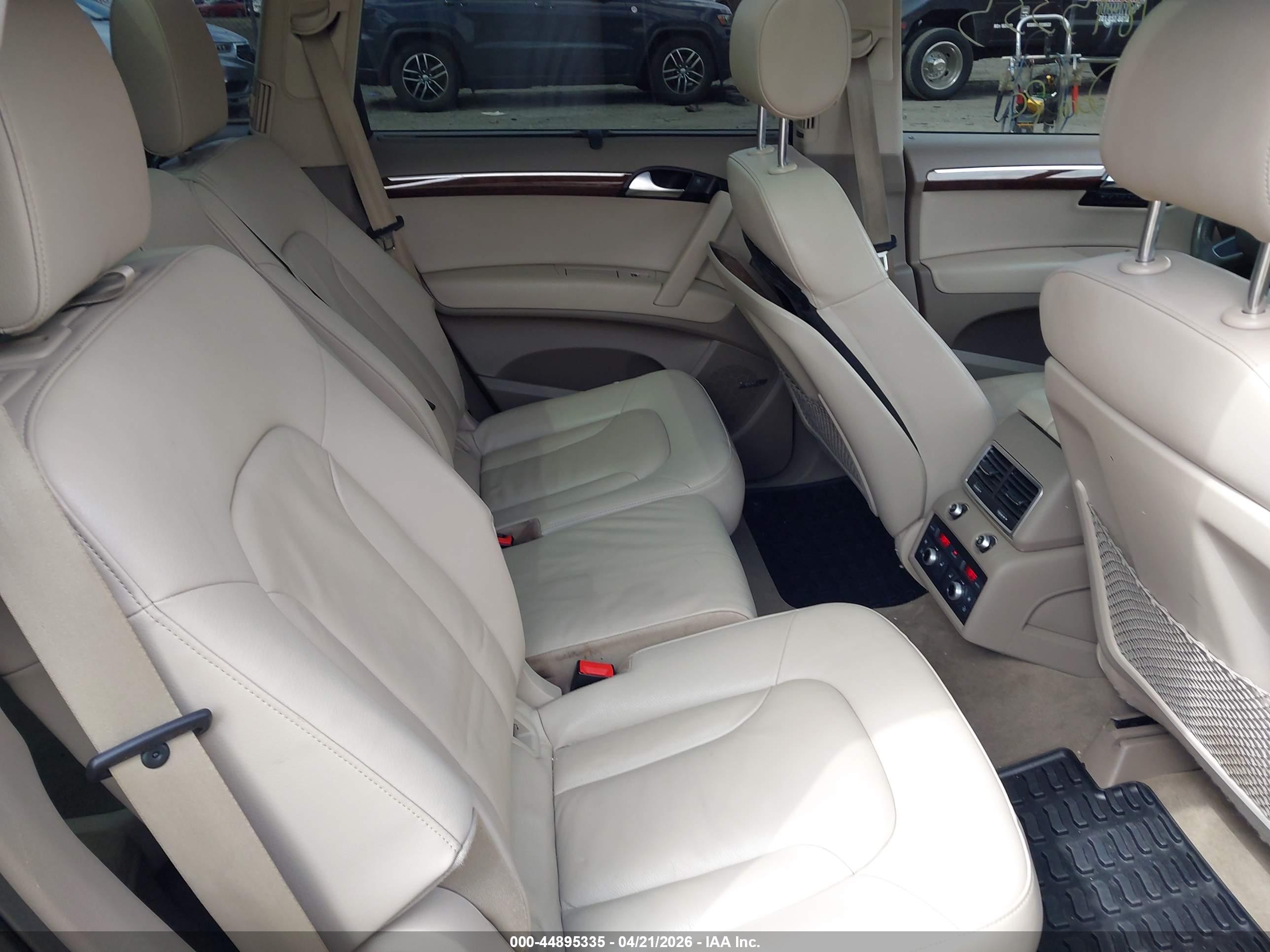 AUDI Q7 image 8