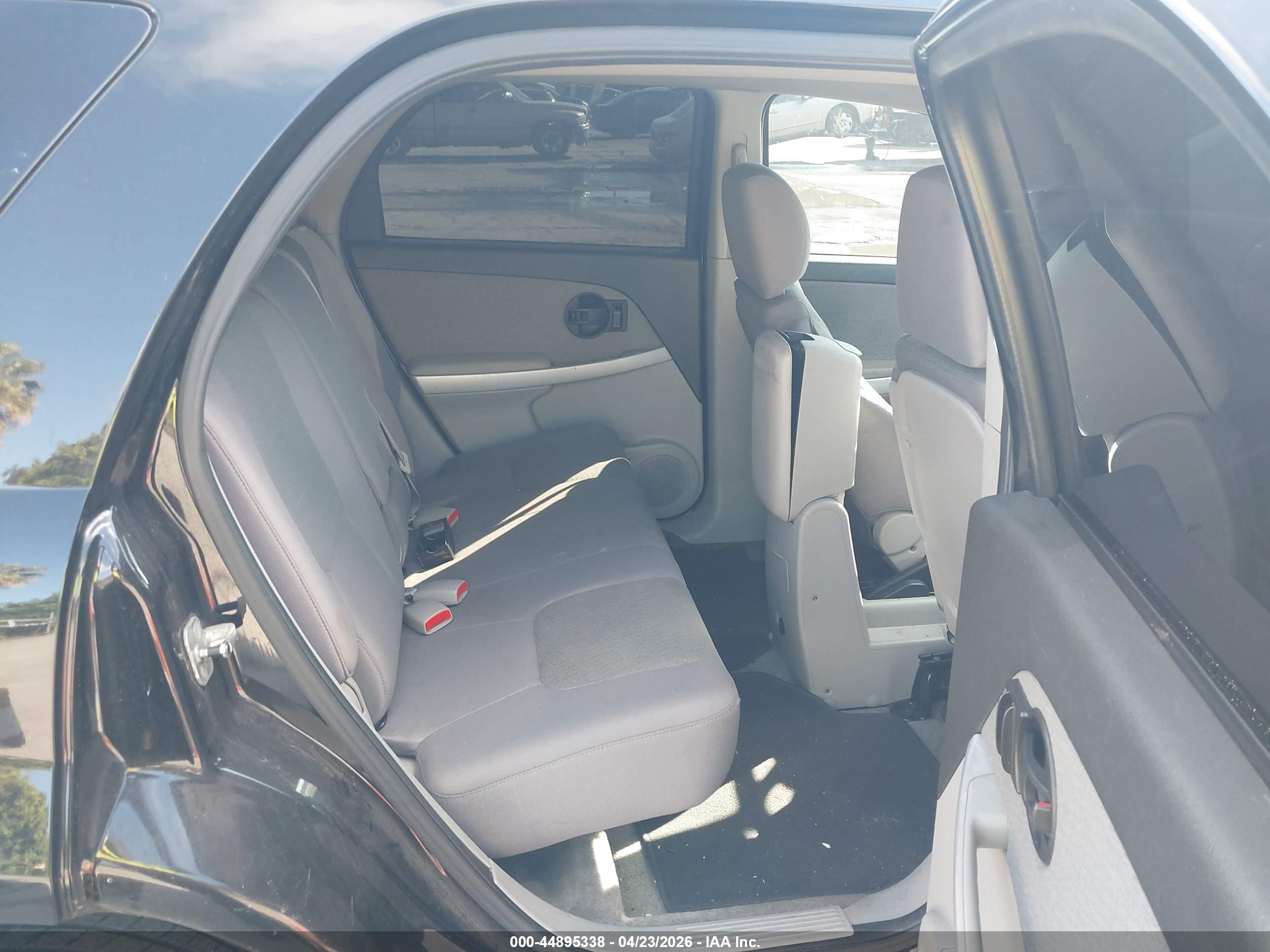 CHEVROLET EQUINOX image 8