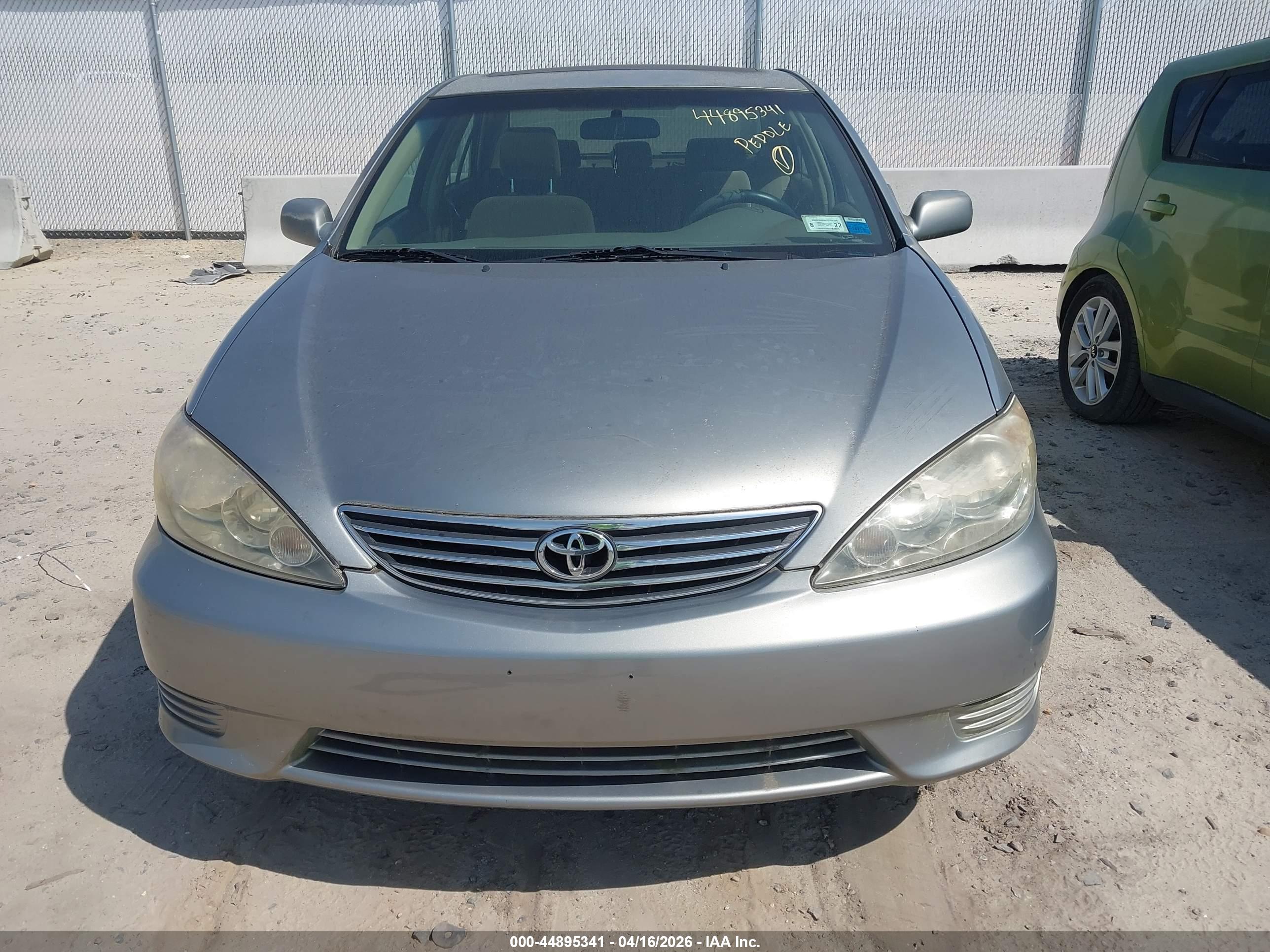 TOYOTA CAMRY image 6