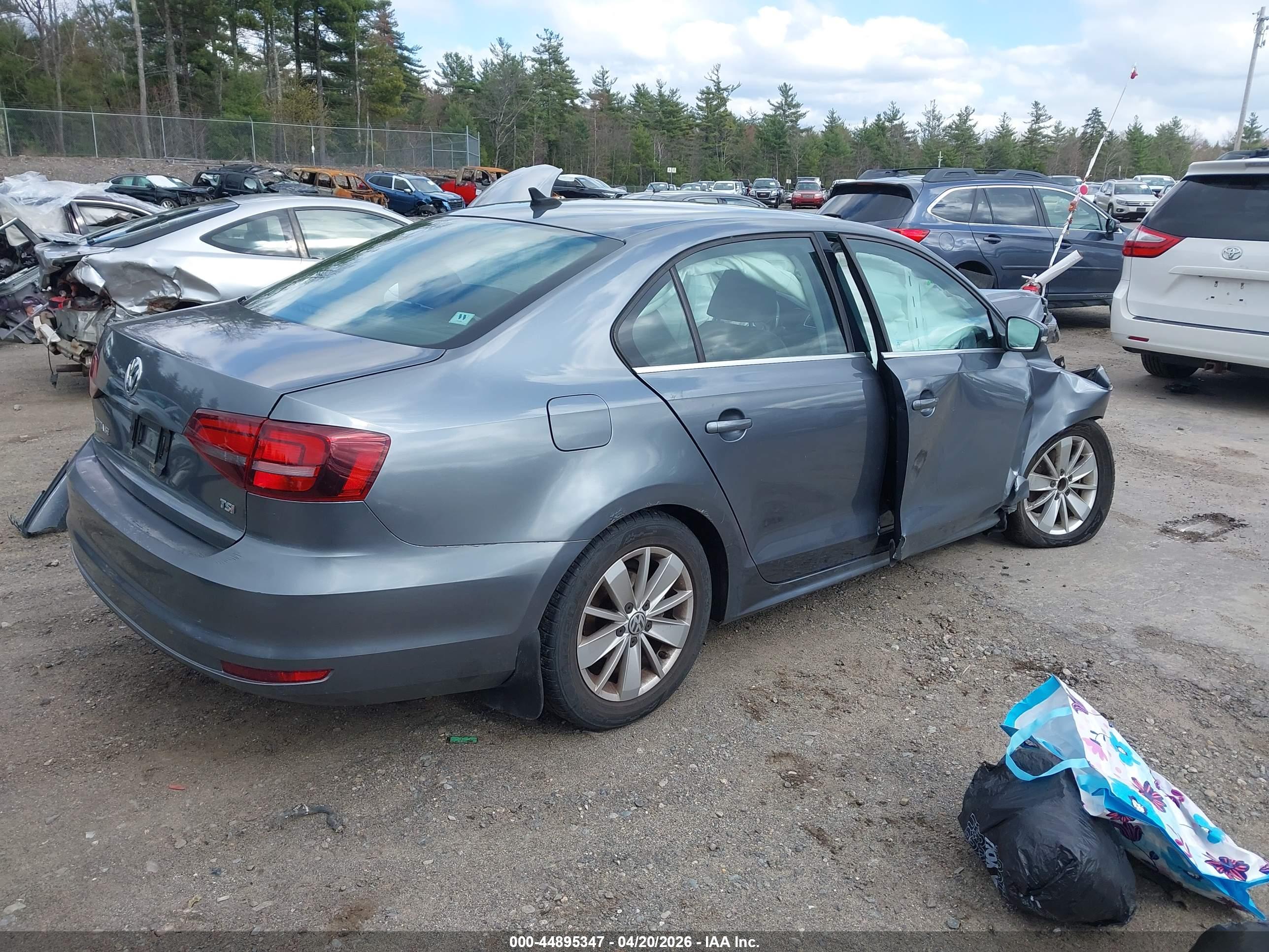 VOLKSWAGEN JETTA image 4