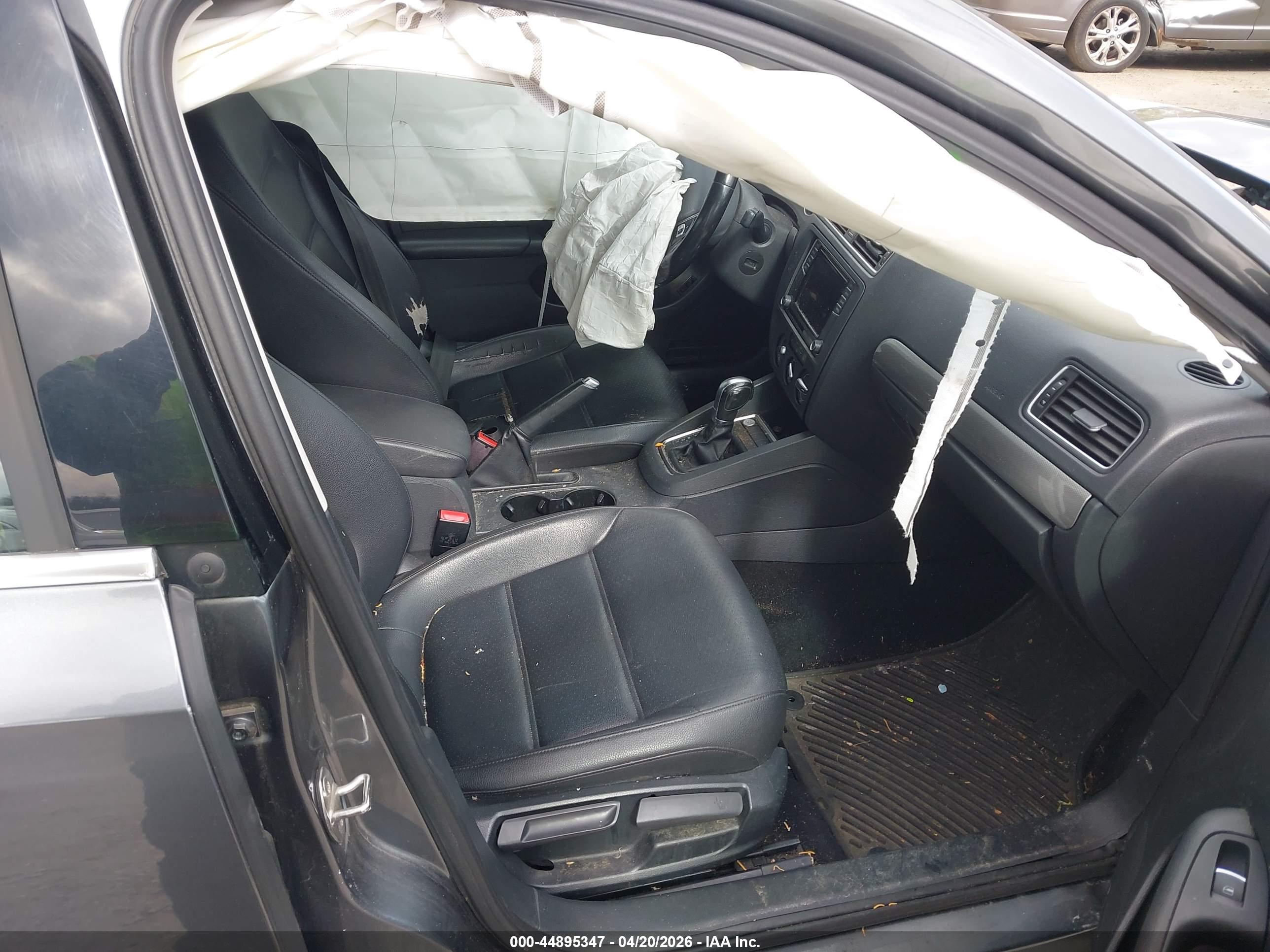 VOLKSWAGEN JETTA image 5