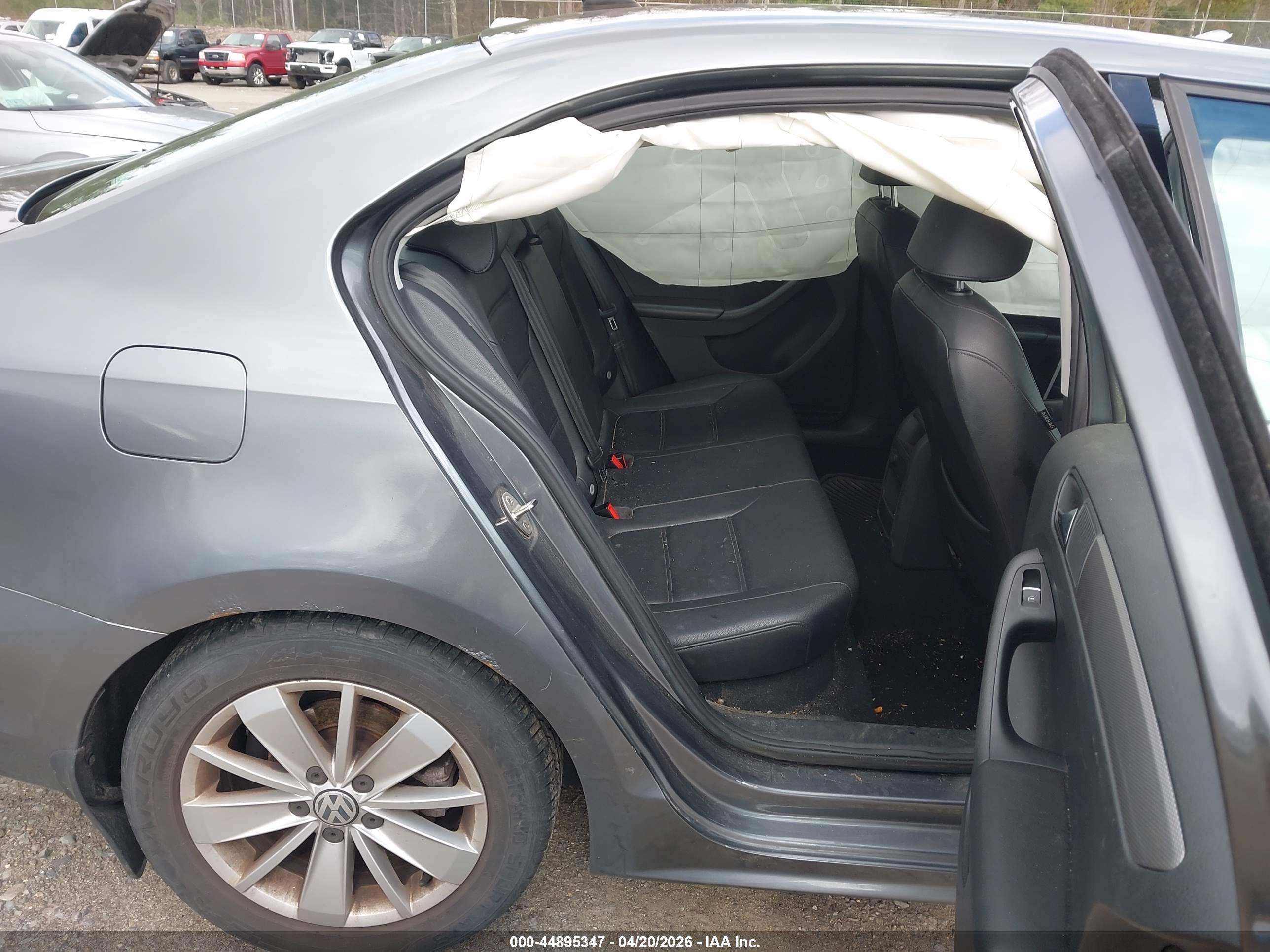 VOLKSWAGEN JETTA image 8