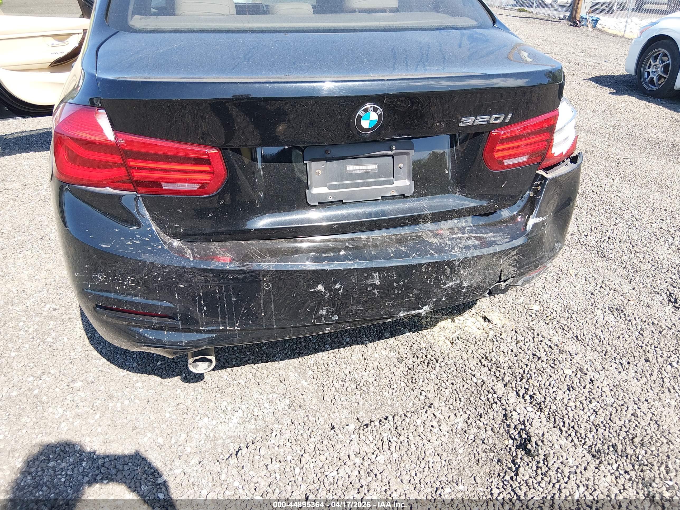 BMW 320I image 6