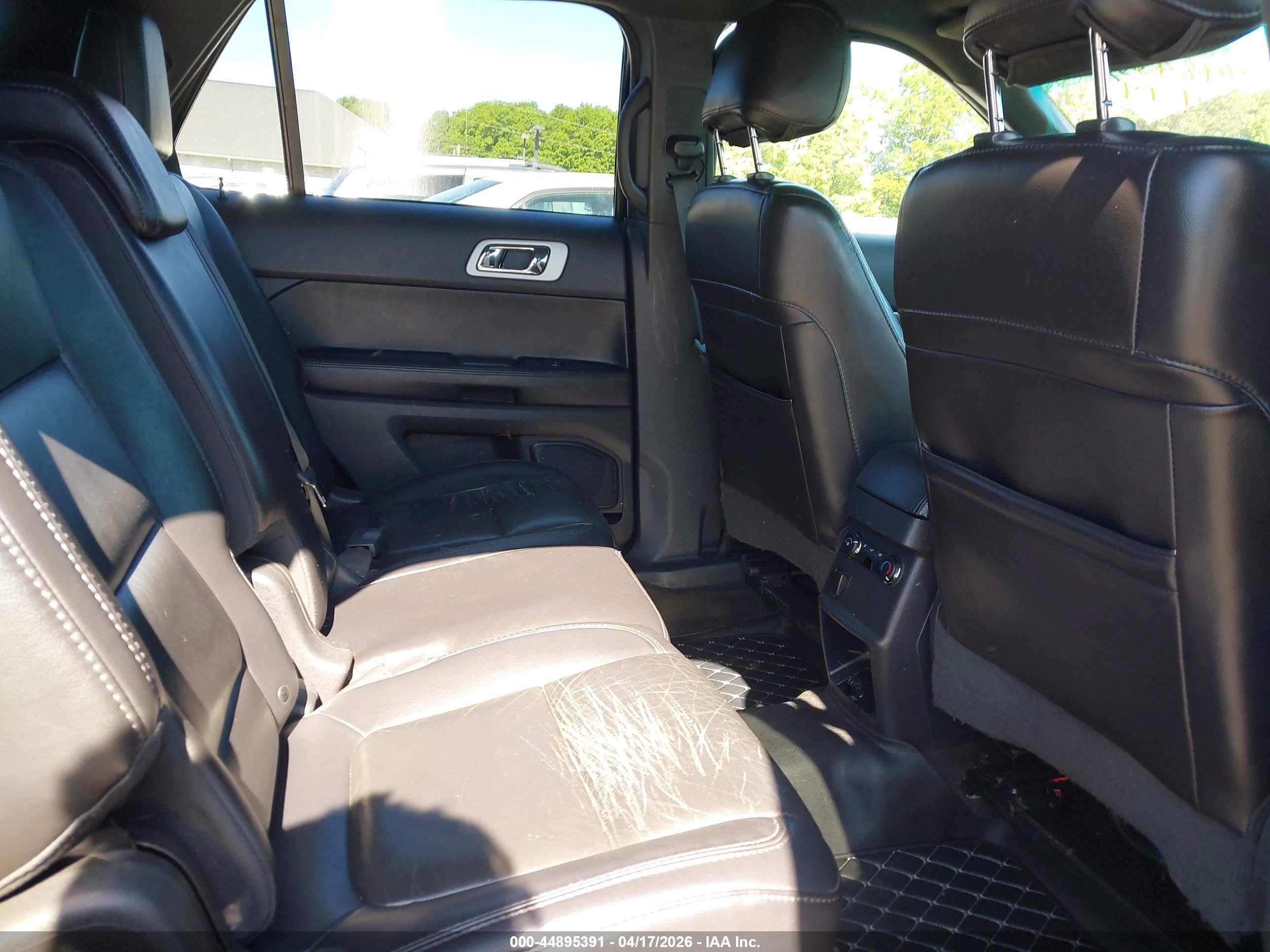 FORD EXPLORER image 8