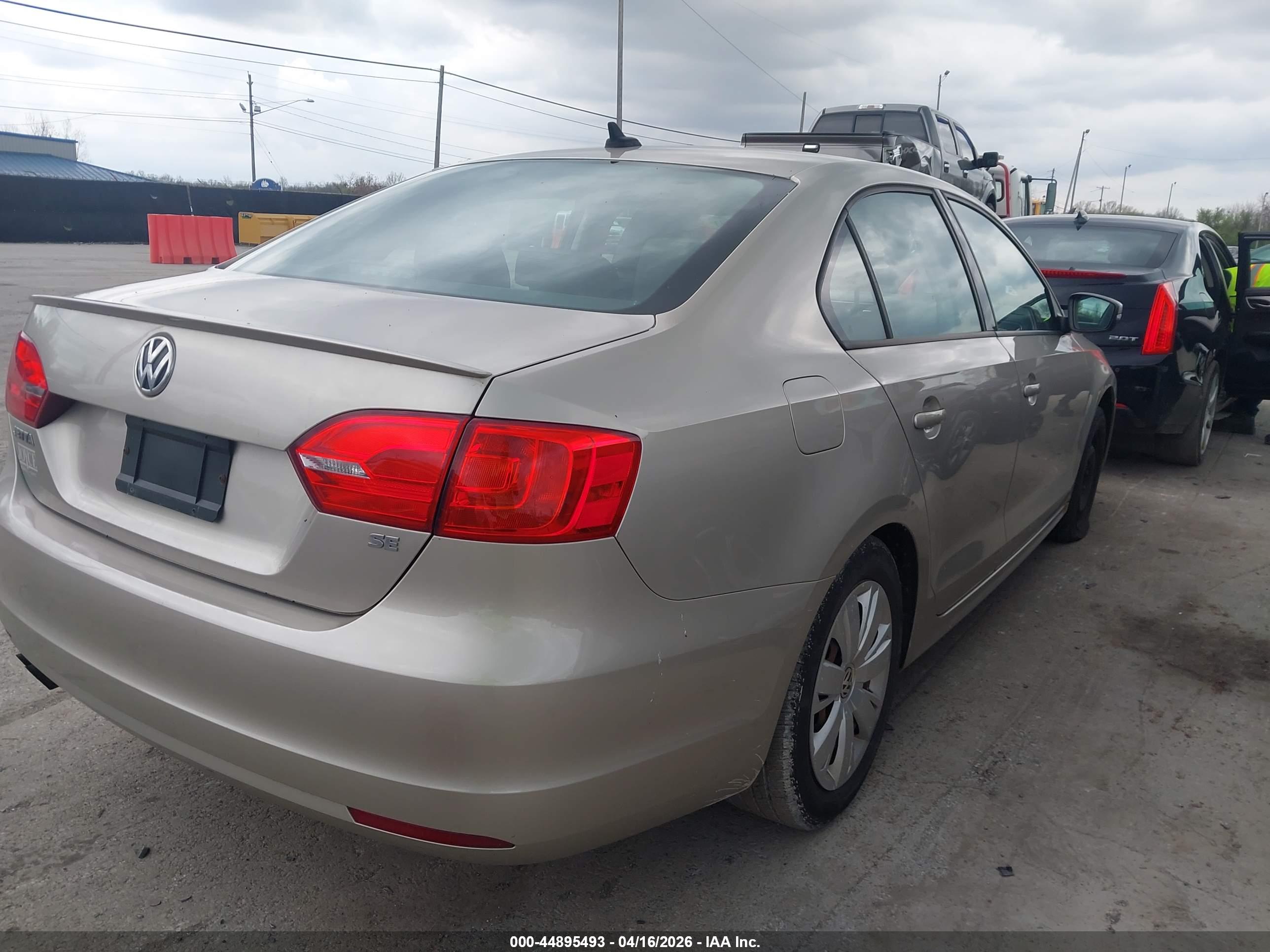 VOLKSWAGEN JETTA image 4