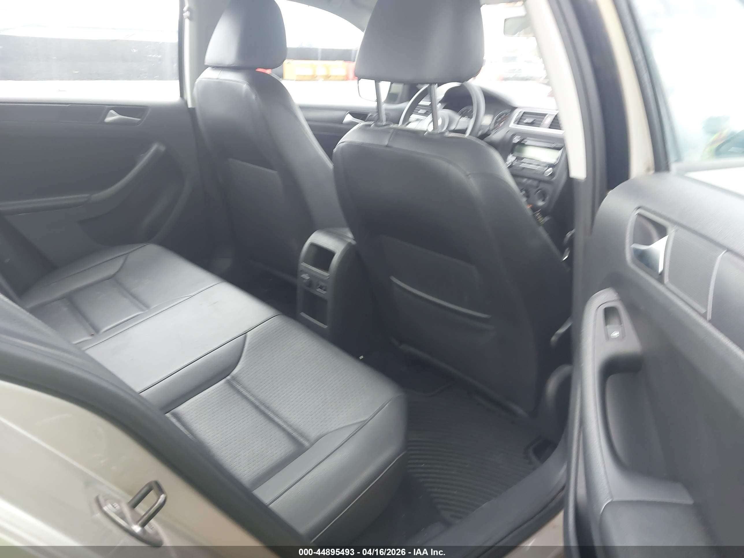 VOLKSWAGEN JETTA image 8