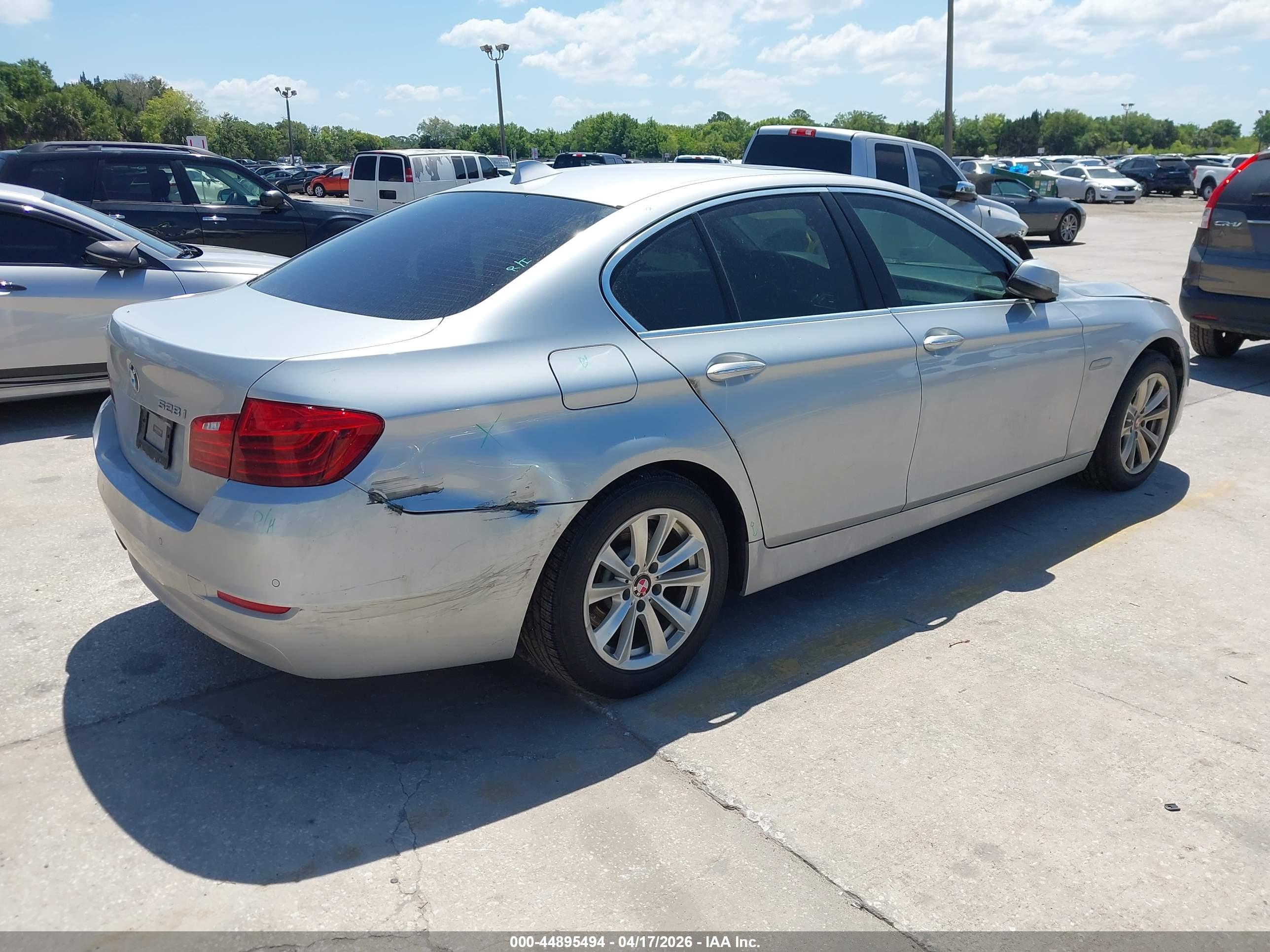 BMW 528I image 4