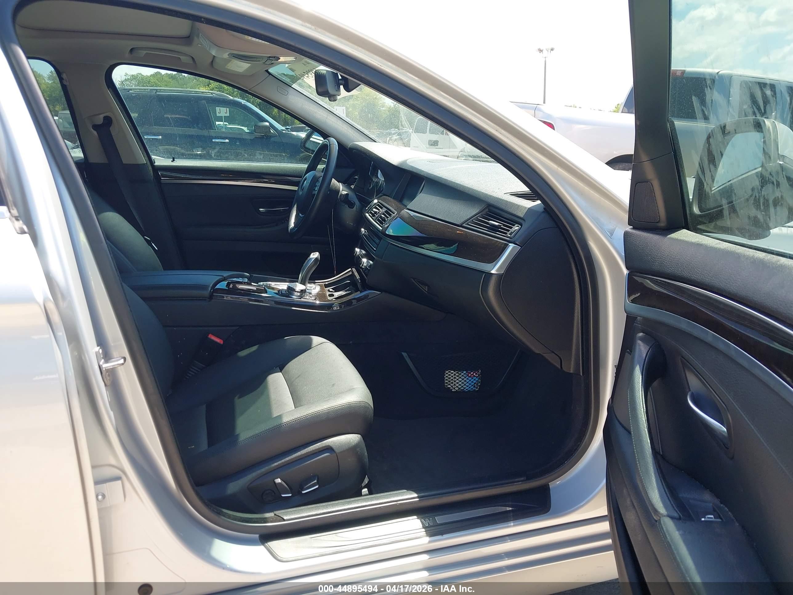BMW 528I image 5