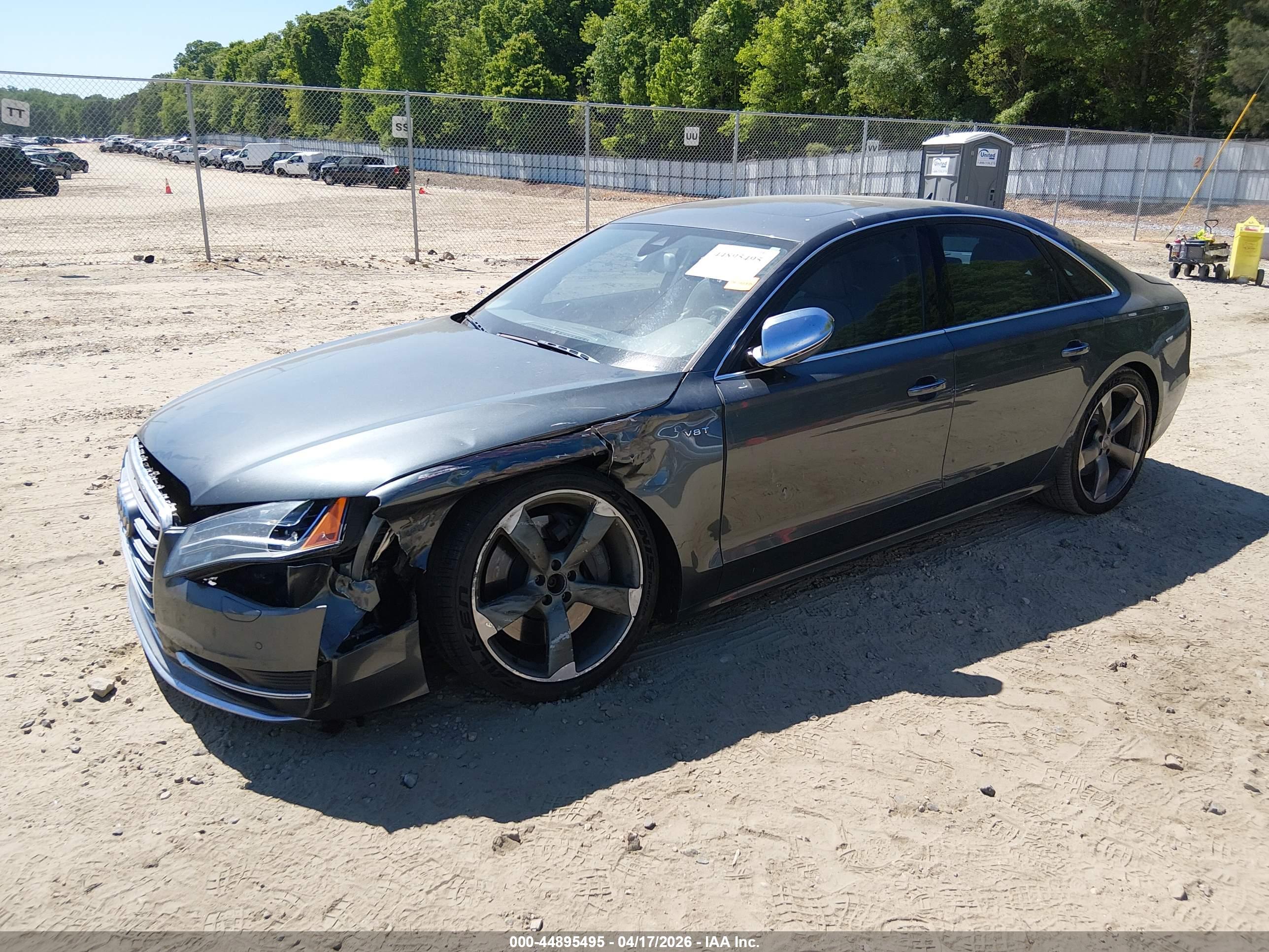 AUDI S8 image 2