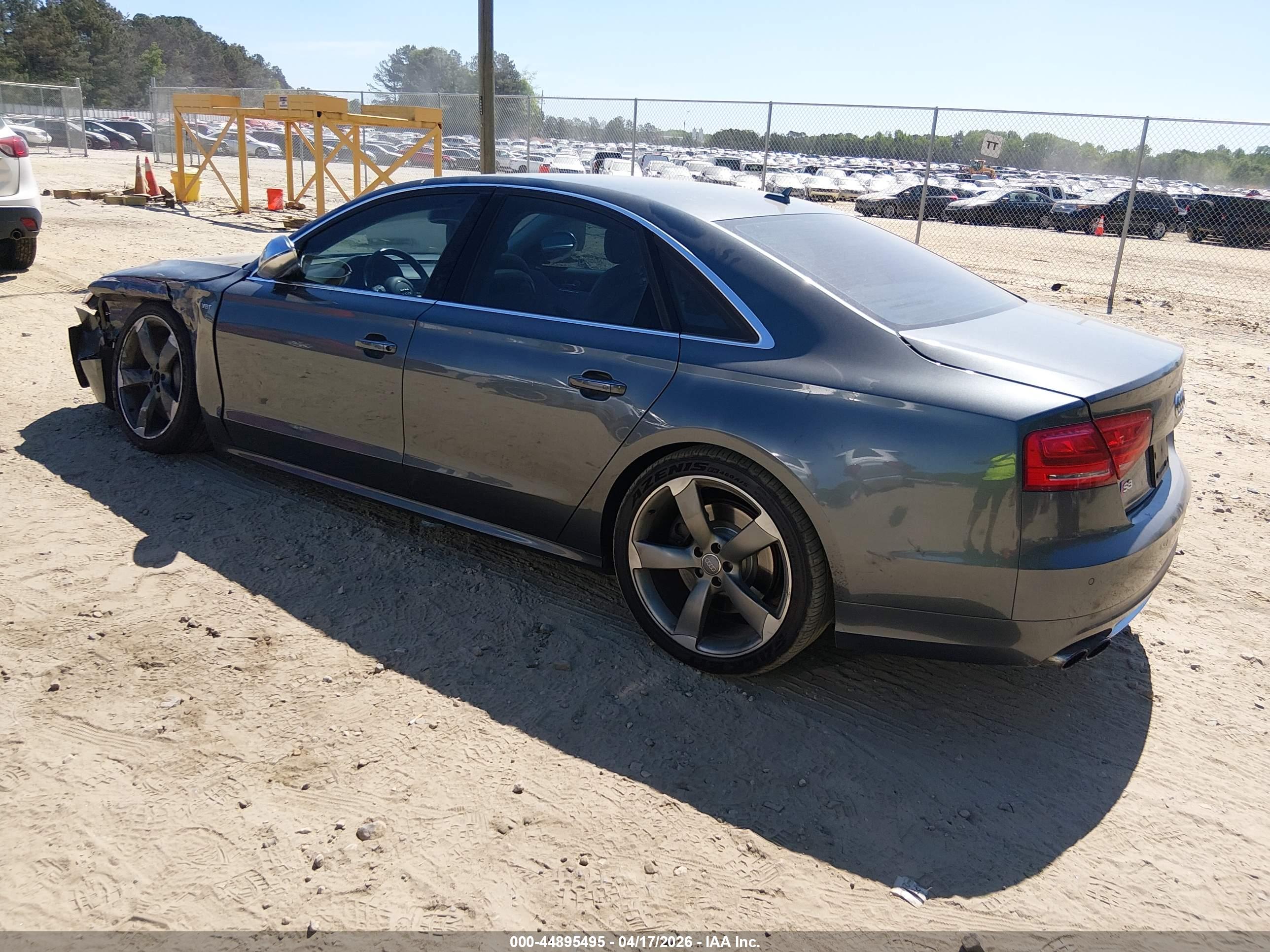 AUDI S8 image 3