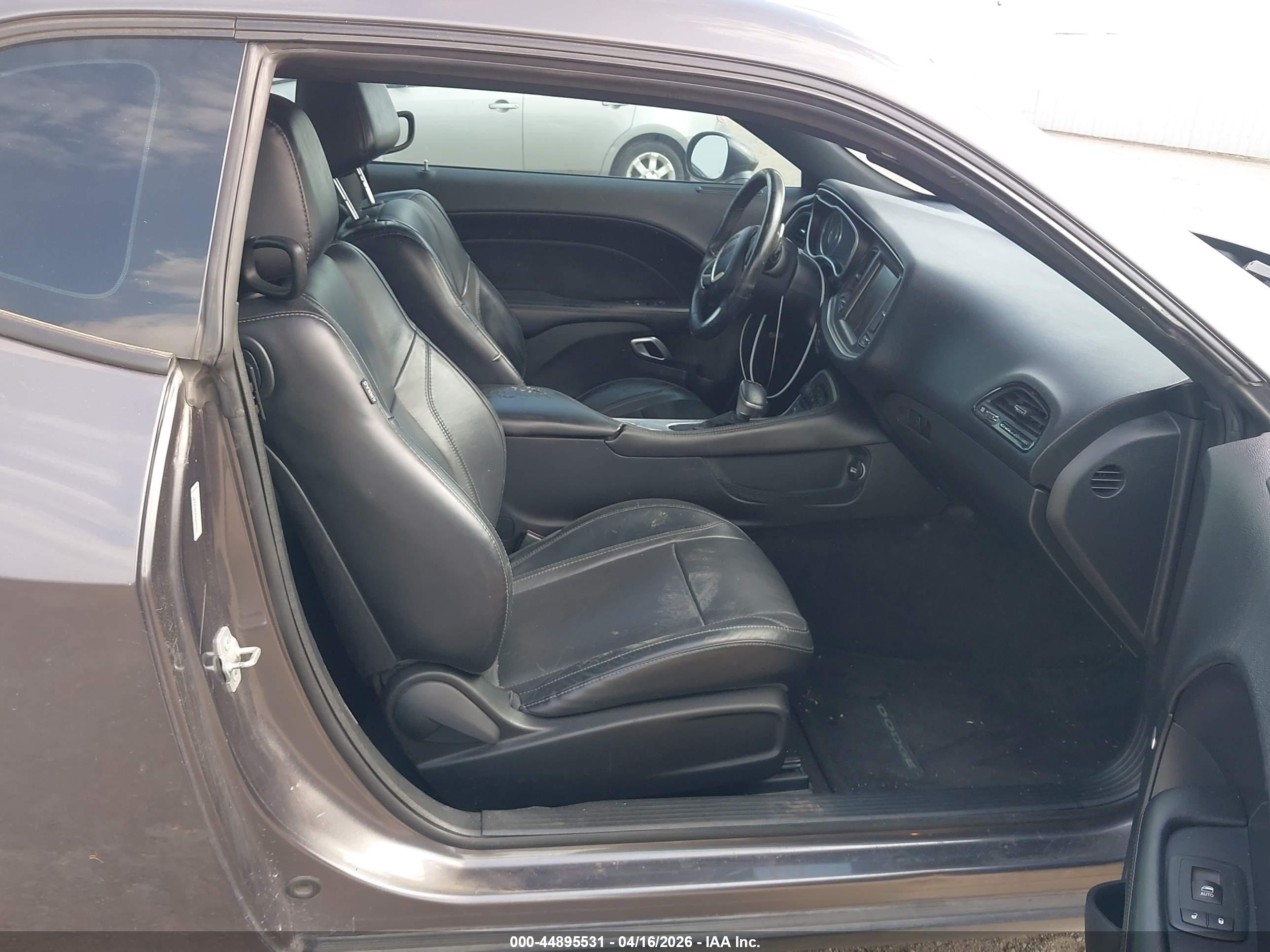 DODGE CHALLENGER image 5