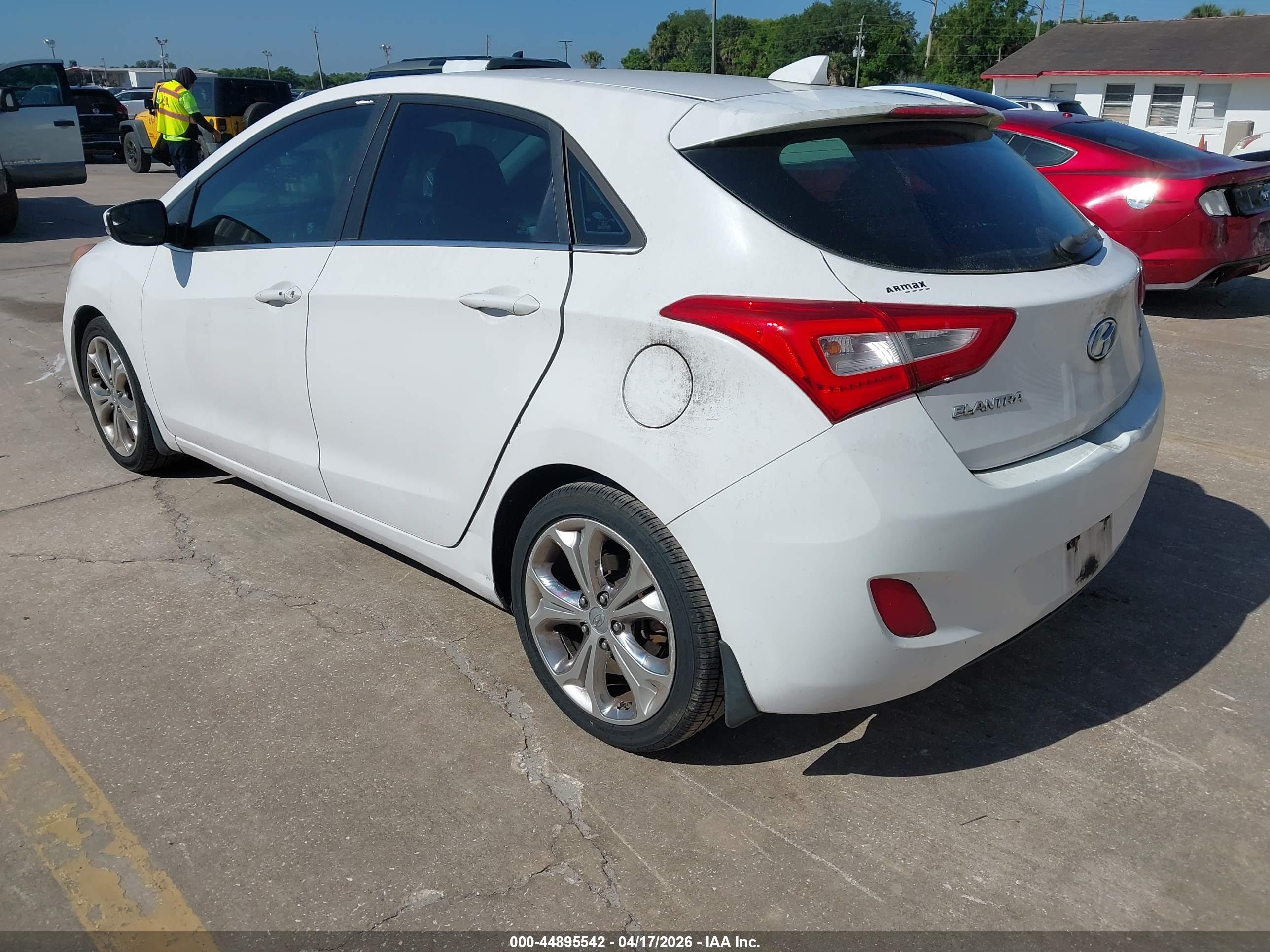 HYUNDAI ELANTRA image 3