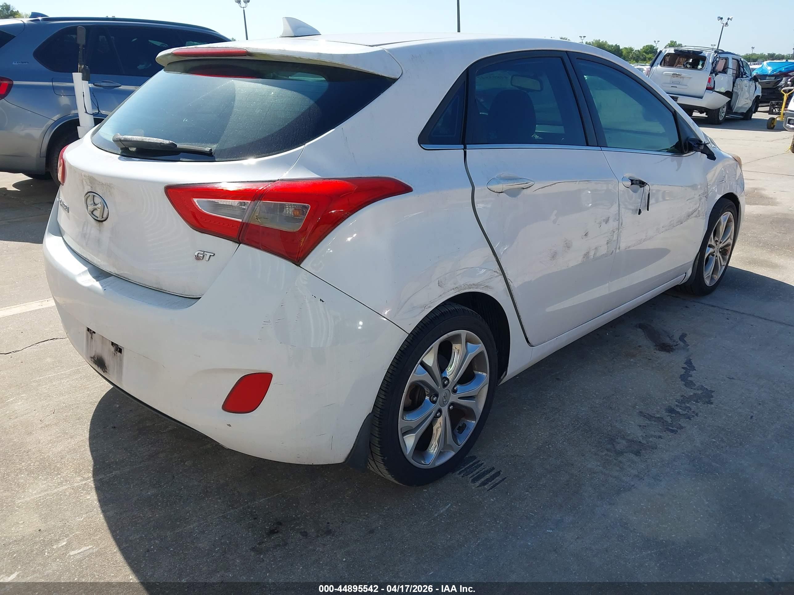 HYUNDAI ELANTRA image 4