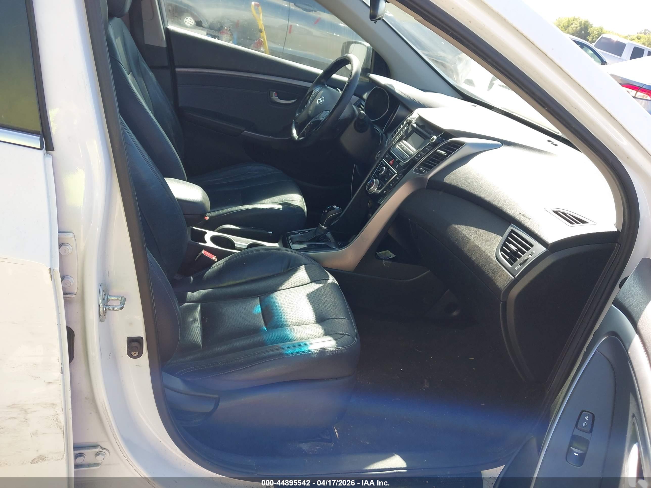 HYUNDAI ELANTRA image 5