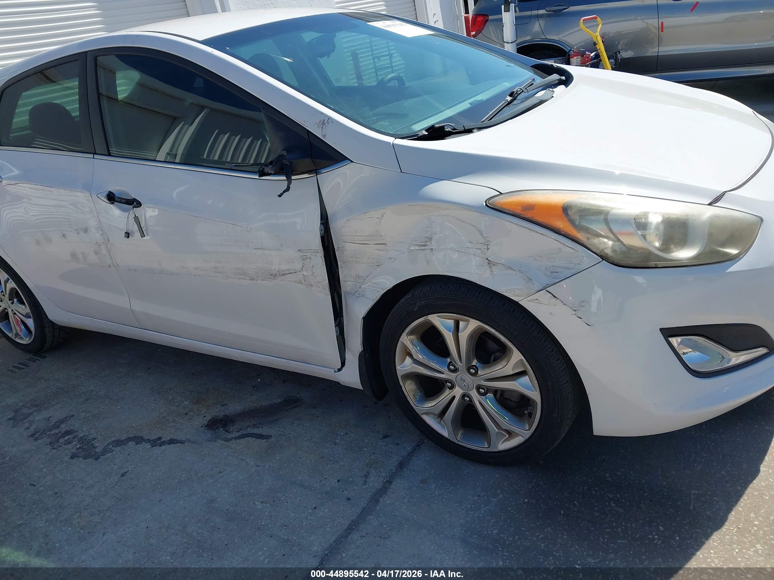 HYUNDAI ELANTRA image 6